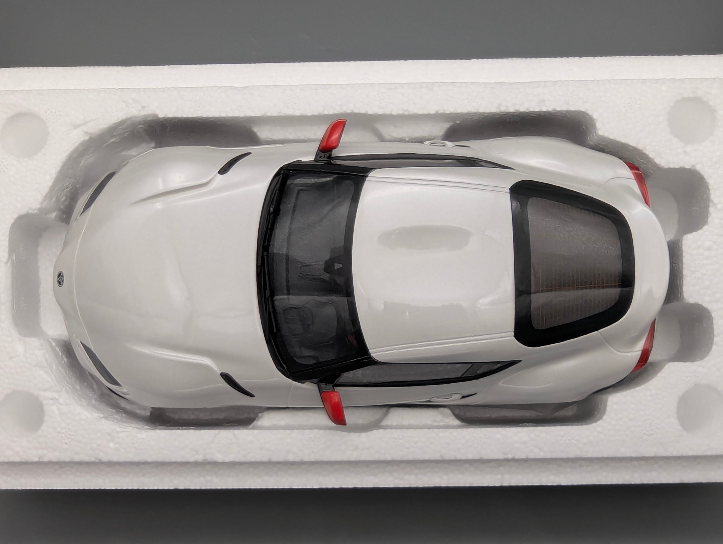 Model Cars 1:43 Minichamps Mercedes Benz SL65 AMG Black Series Silver with original packaging
