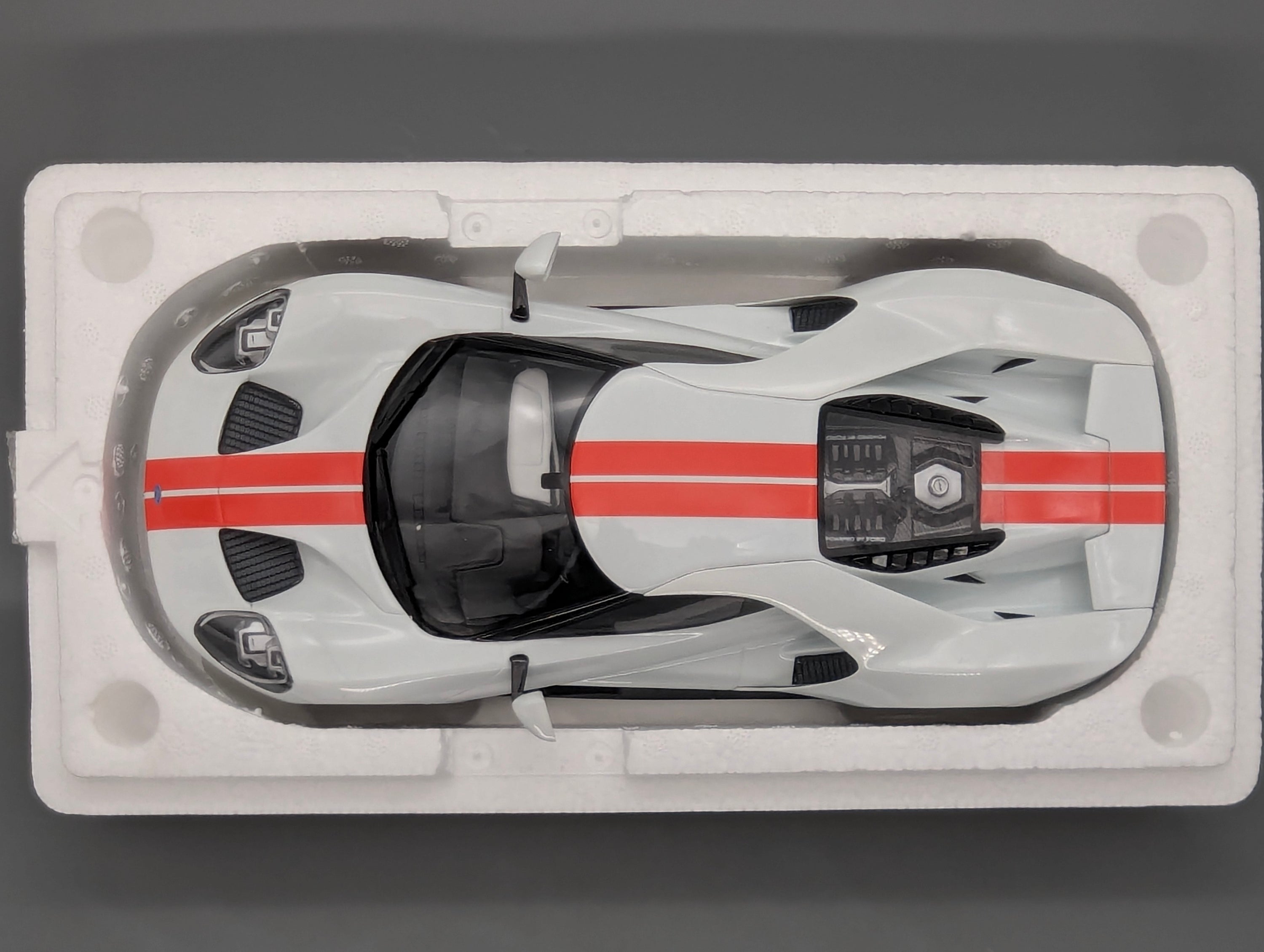 Model Cars 1:43 Minichamps Mercedes Benz SL65 AMG Black Series Silver with original packaging