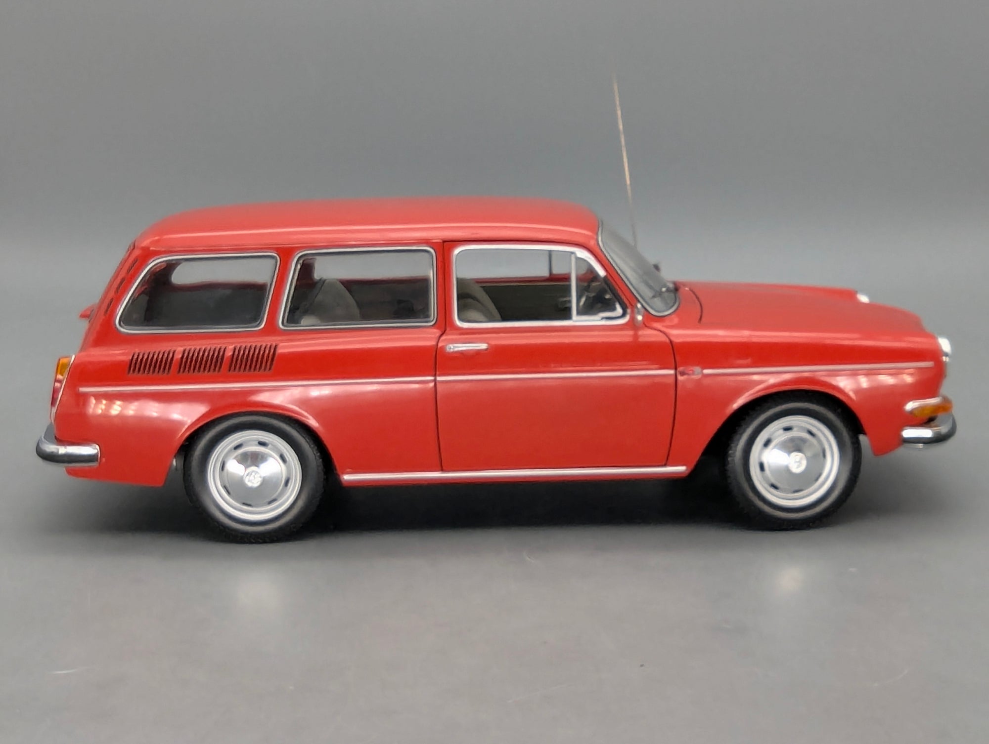Coches en miniatura 1:43 Minichamps Mercedes Benz SL65 AMG Black Series Plata con embalaje original