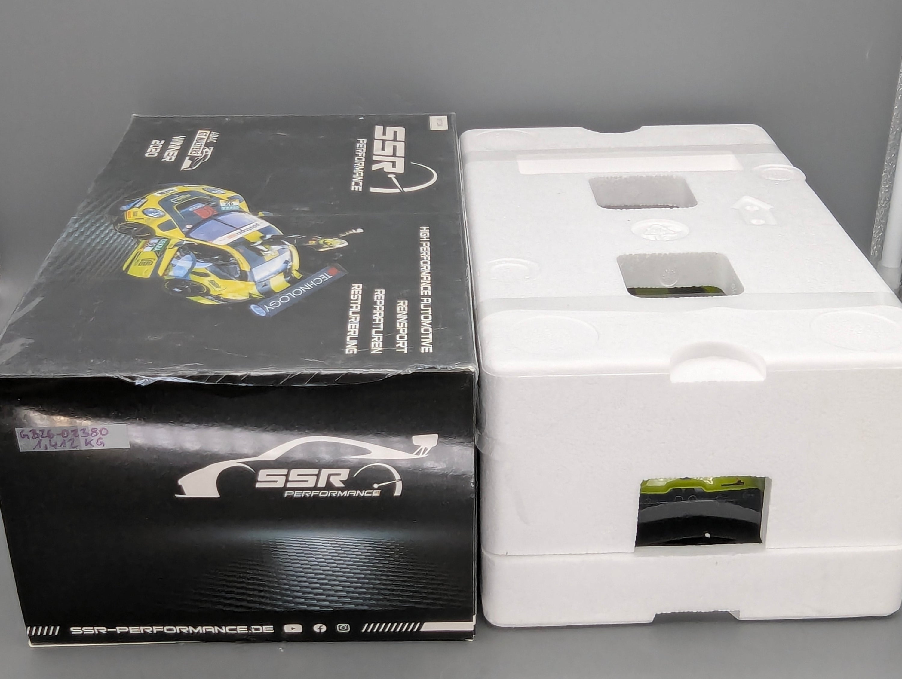 Model Cars 1:43 Minichamps Mercedes Benz SL65 AMG Black Series Silver with original packaging