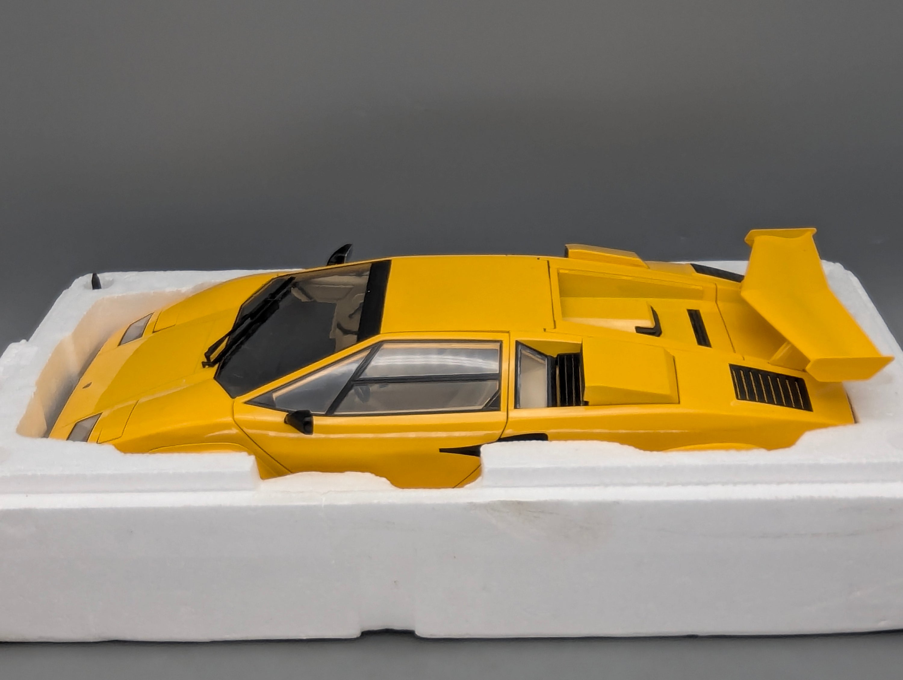 Modellautos 1:12 KK-Scale Lamborghini LP5000 Gelb