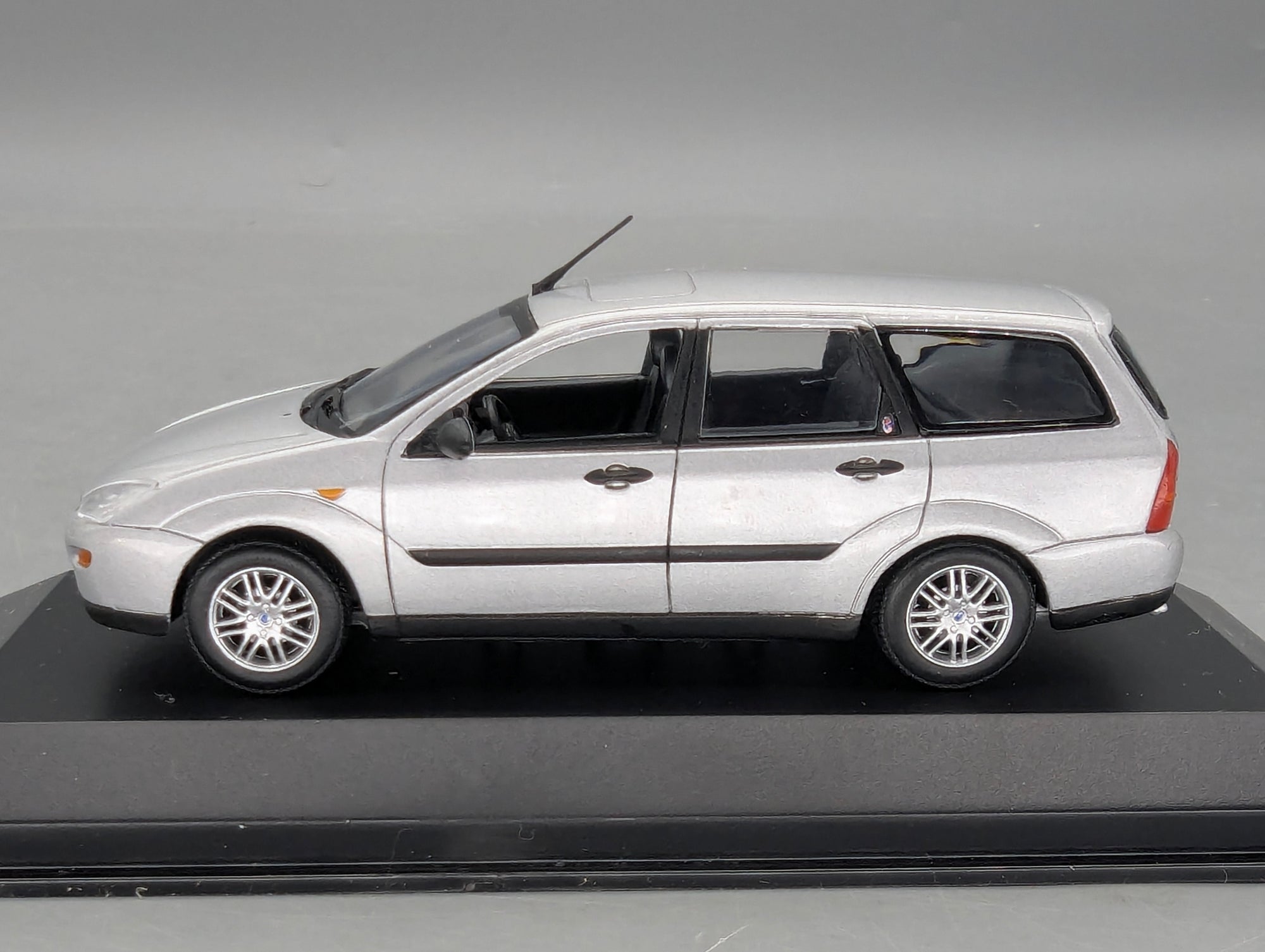 Coches en miniatura 1:43 Minichamps Mercedes Benz SL65 AMG Black Series Plata con embalaje original
