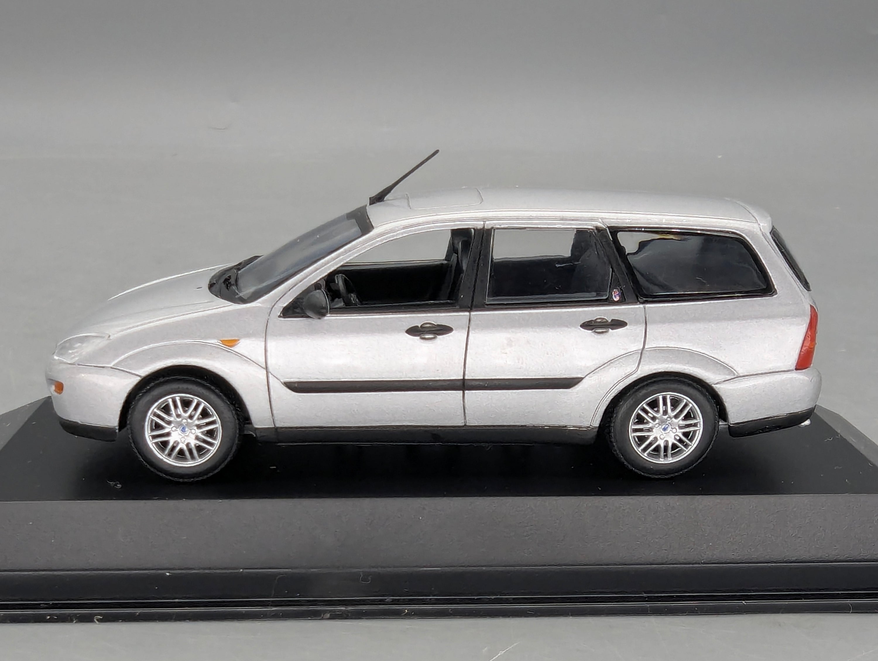 Coches en miniatura 1:43 Minichamps Mercedes Benz SL65 AMG Black Series Plata con embalaje original