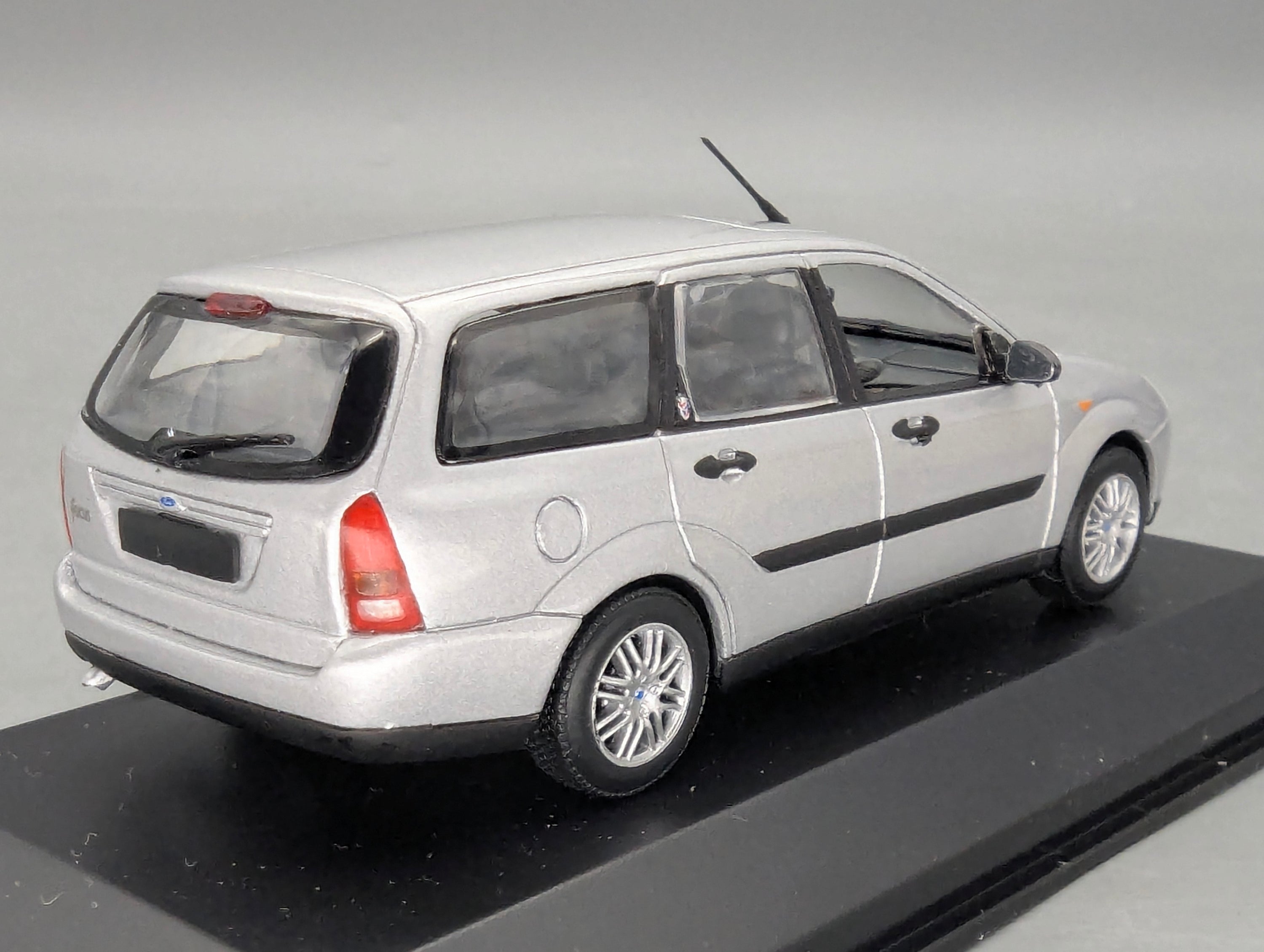 Coches en miniatura 1:43 Minichamps Mercedes Benz SL65 AMG Black Series Plata con embalaje original