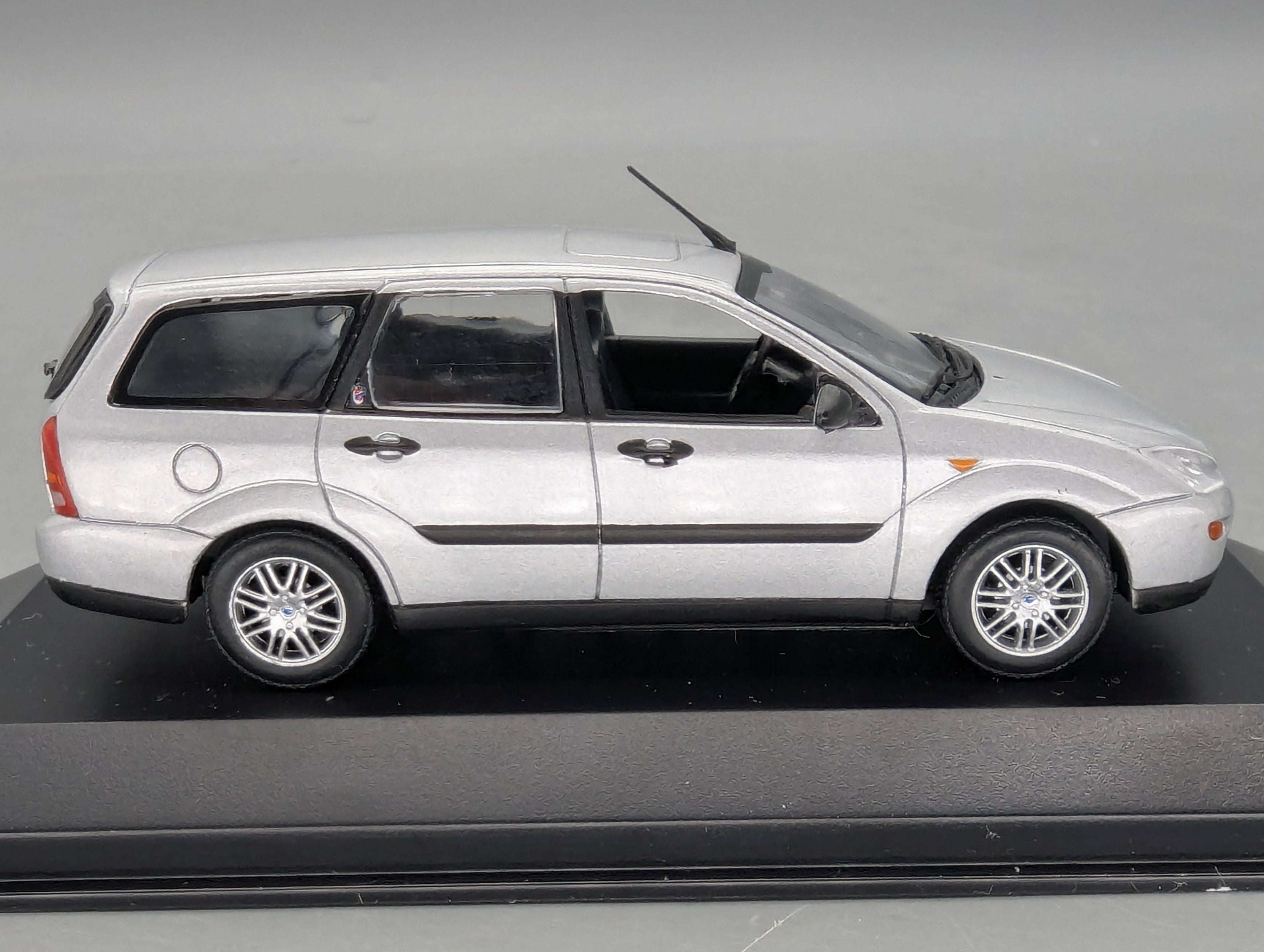 Coches en miniatura 1:43 Minichamps Mercedes Benz SL65 AMG Black Series Plata con embalaje original