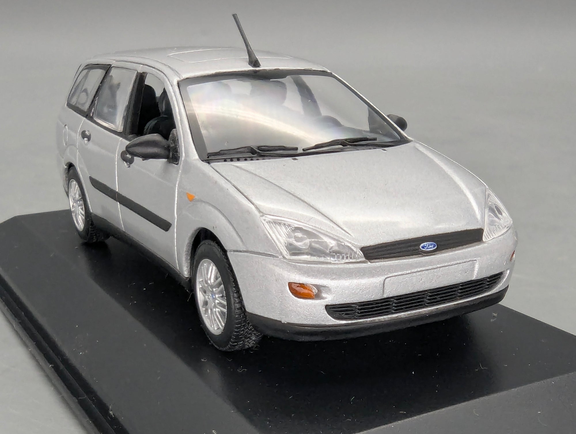 Coches en miniatura 1:43 Minichamps Mercedes Benz SL65 AMG Black Series Plata con embalaje original