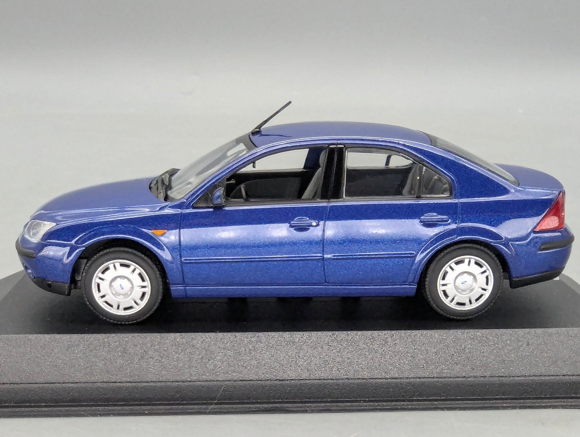 Coches en miniatura 1:43 Minichamps Mercedes Benz SL65 AMG Black Series Plata con embalaje original
