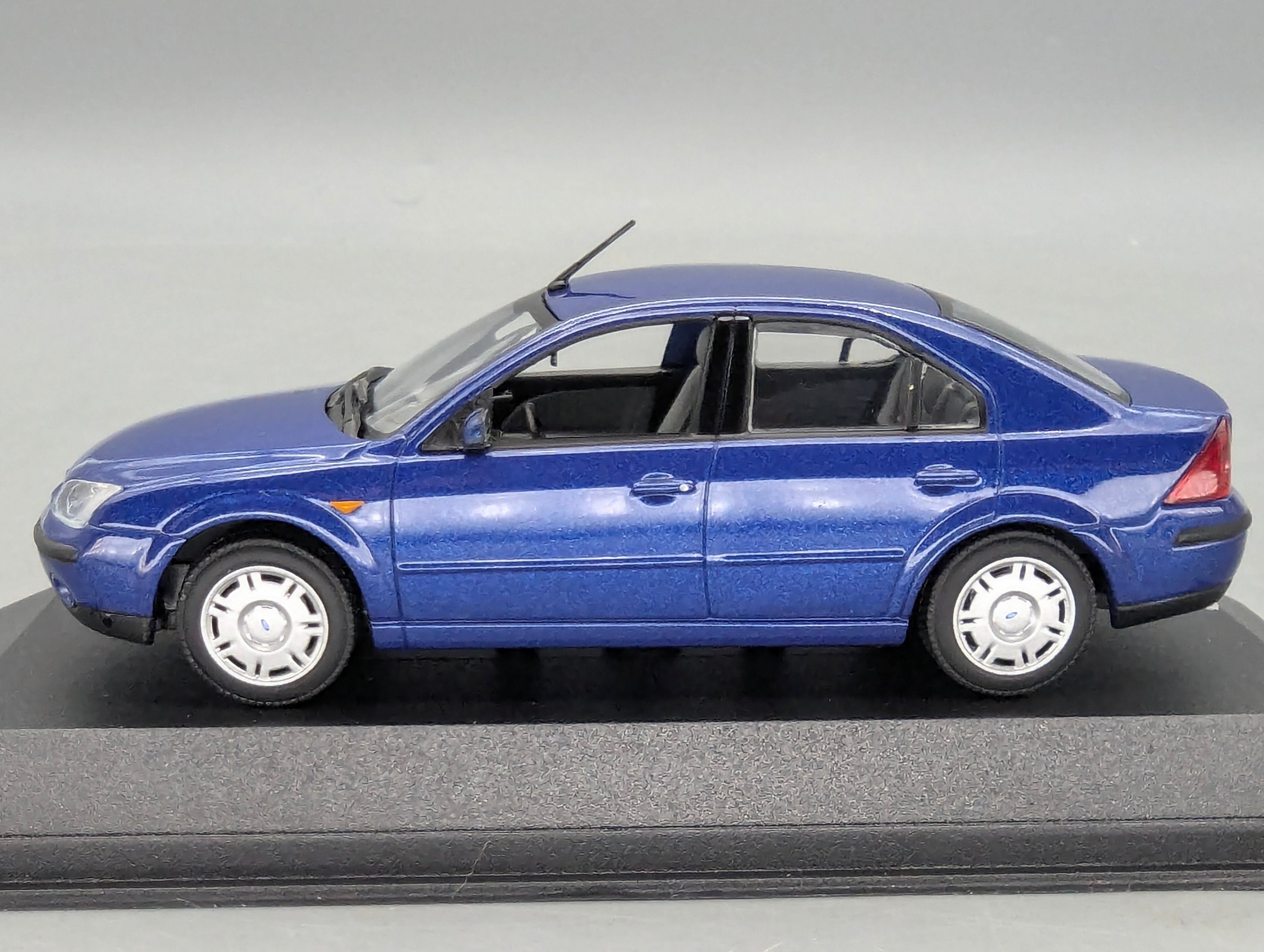 Coches en miniatura 1:43 Minichamps Mercedes Benz SL65 AMG Black Series Plata con embalaje original