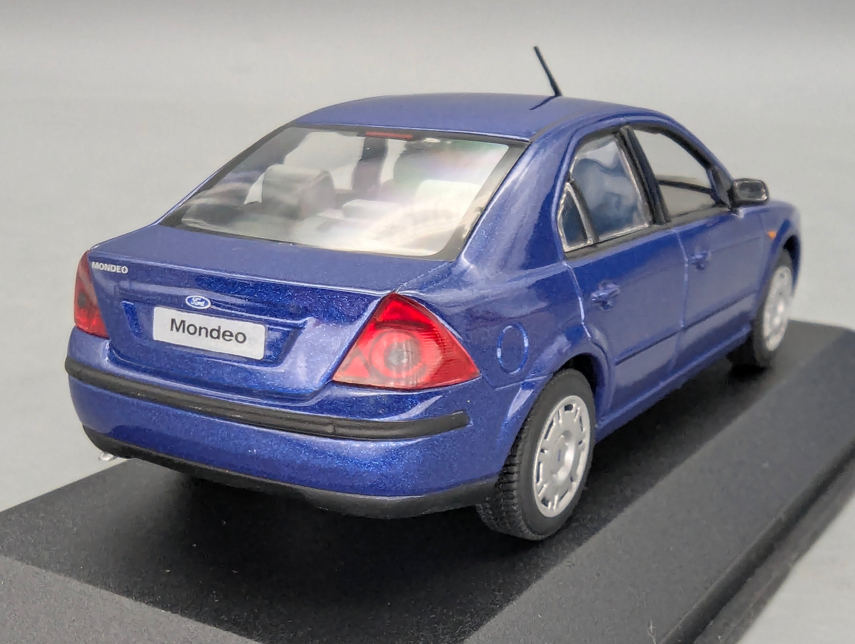 Coches en miniatura 1:43 Minichamps Mercedes Benz SL65 AMG Black Series Plata con embalaje original