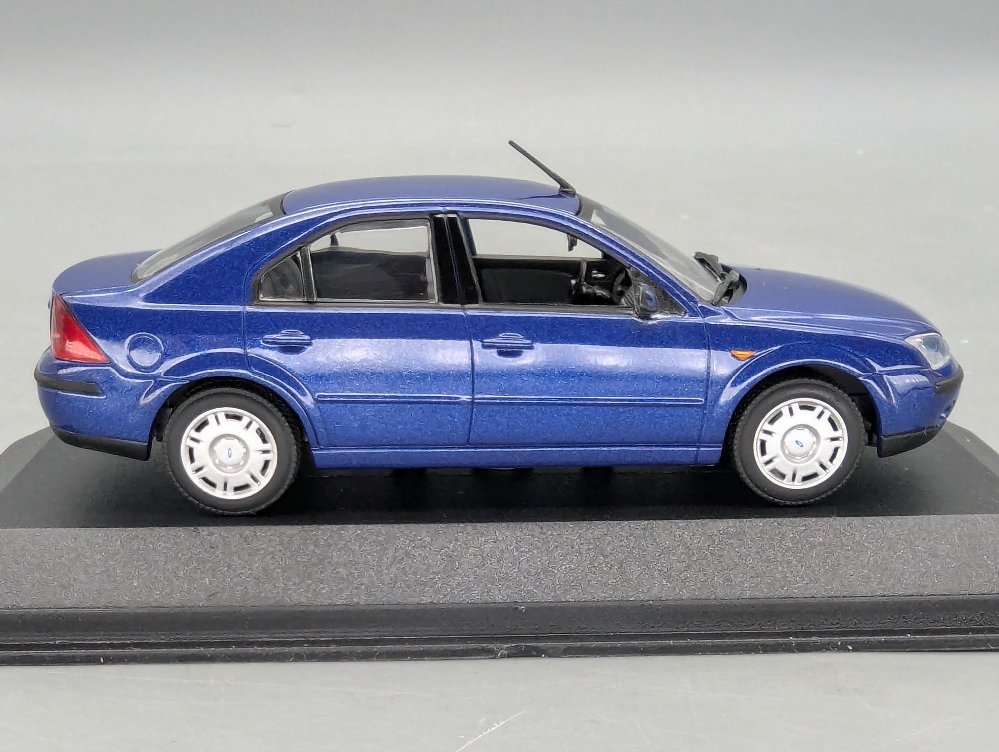 Coches en miniatura 1:43 Minichamps Mercedes Benz SL65 AMG Black Series Plata con embalaje original