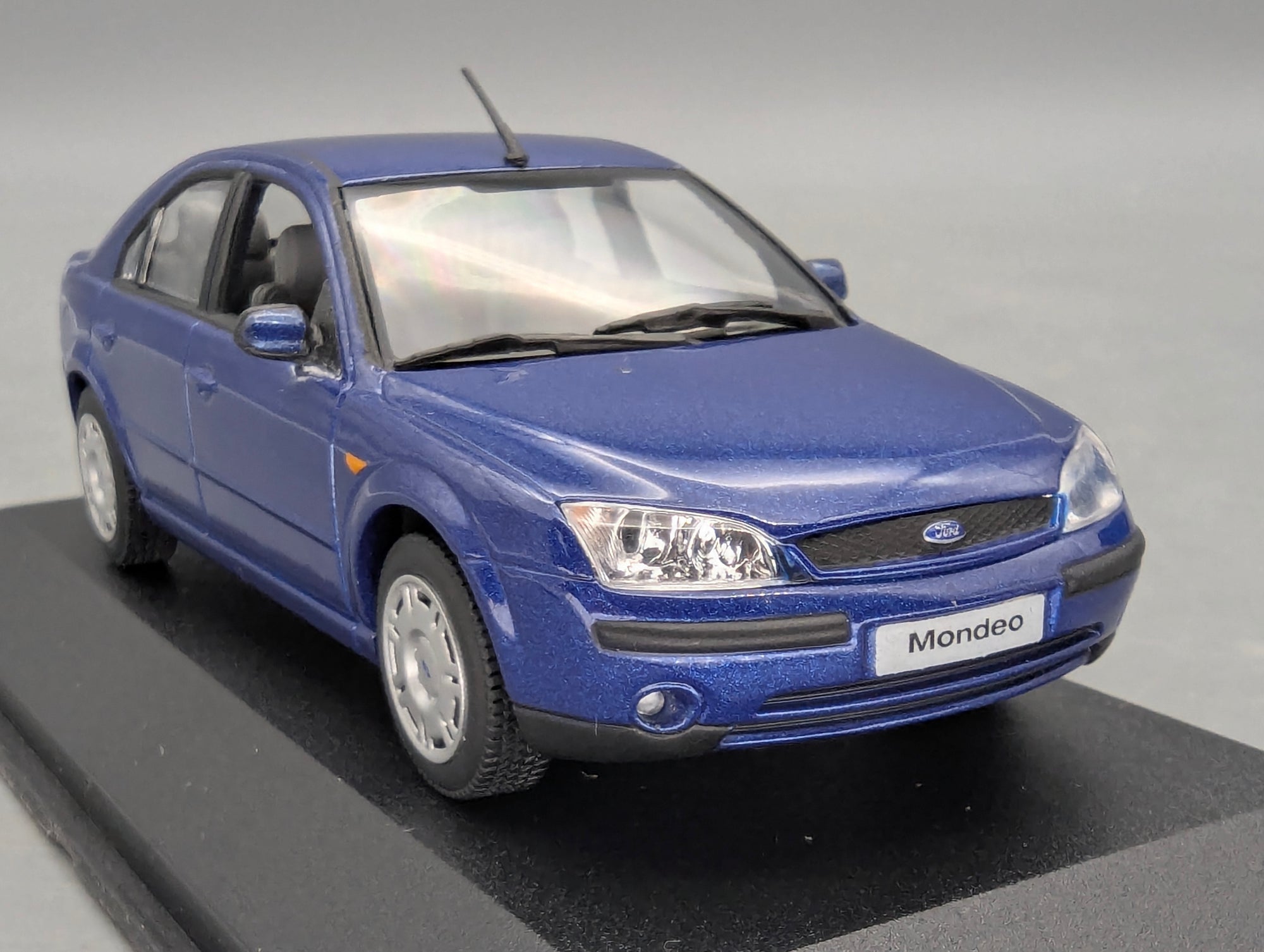 Coches en miniatura 1:43 Minichamps Mercedes Benz SL65 AMG Black Series Plata con embalaje original