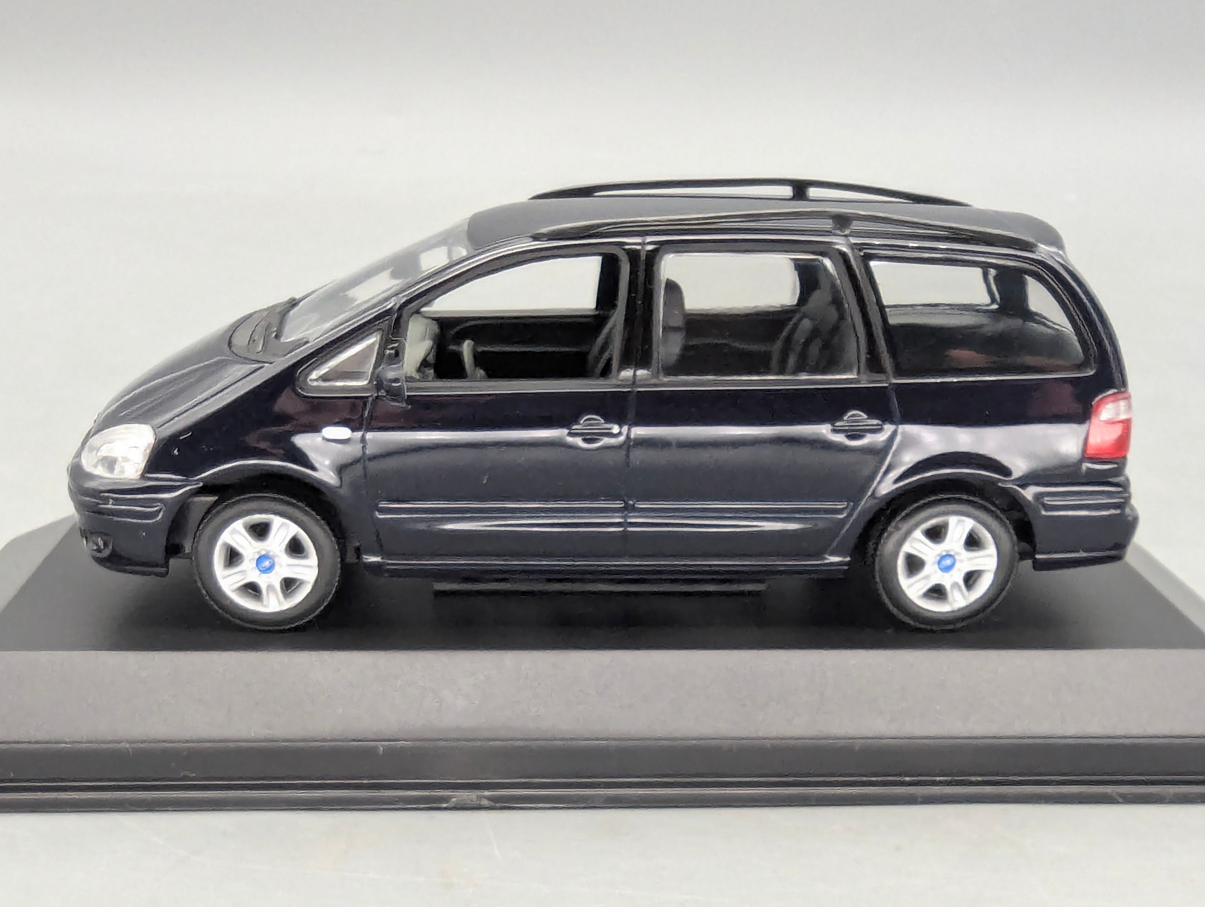 Modellautos 1:43 Minichamps Ford Galaxy Dunkelblau mit Dealer OVP