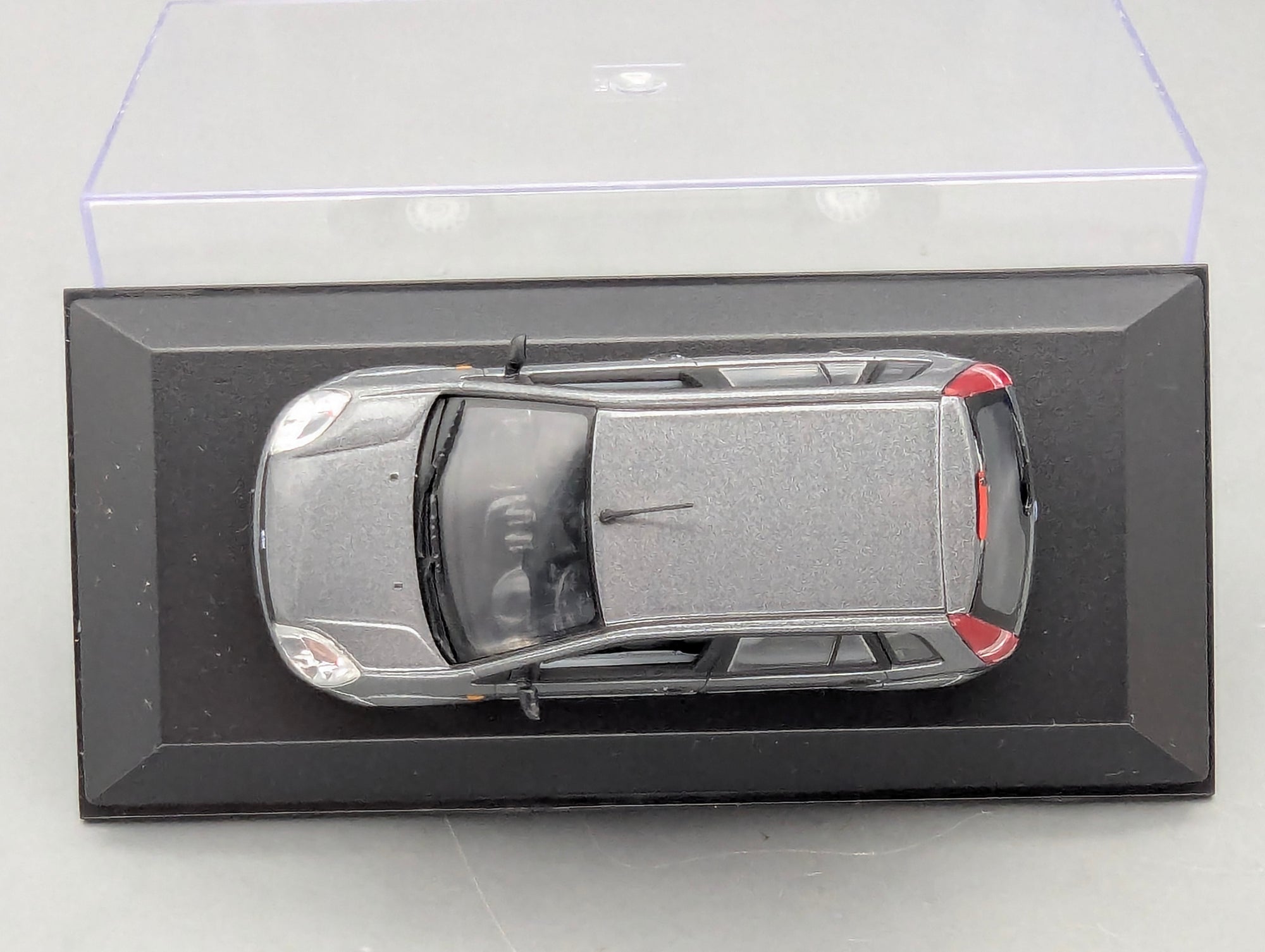 Modellautos 1:43 Minichamps Ford Fiesta Grau Metallic mit Dealer OVP