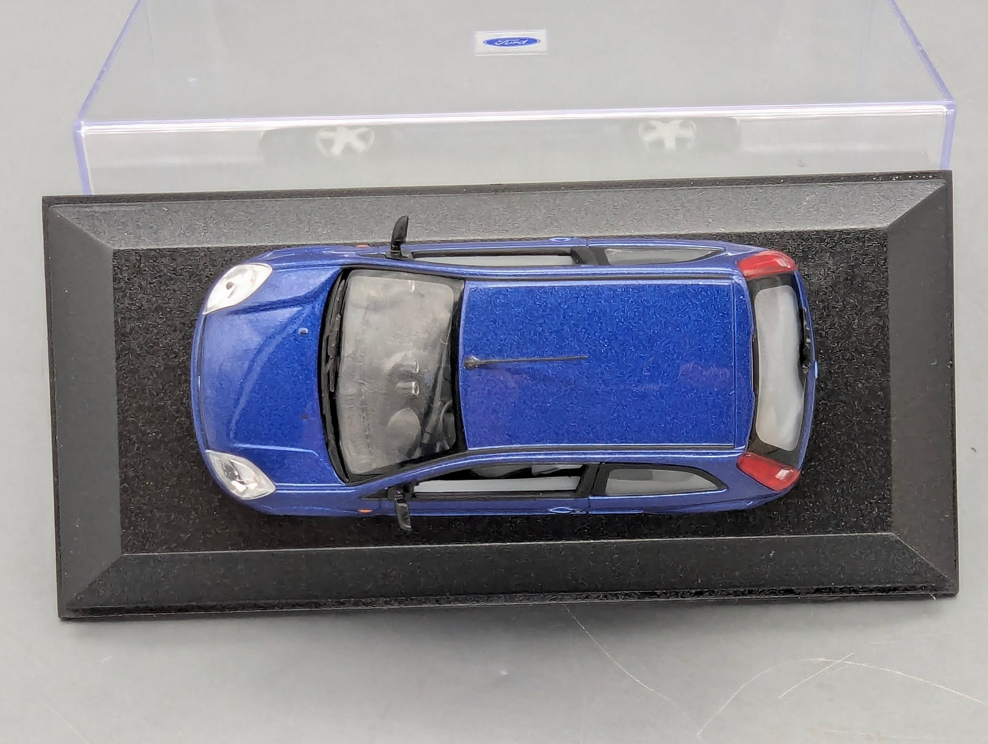 Modellautos 1:43 Minichamps Ford Fiesta Blau Metallic mit Dealer OVP