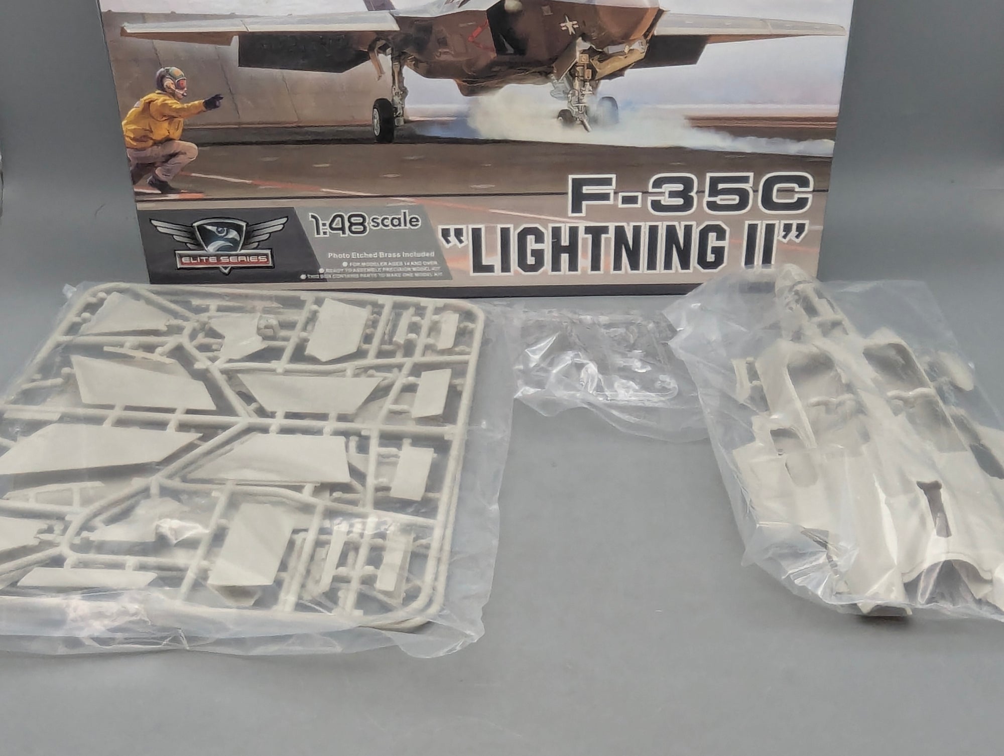 Flugzeug Modell Bausatz 1:48 Kitty Hawk Elite Series KH80132 F-35C Lightning II mit OVP