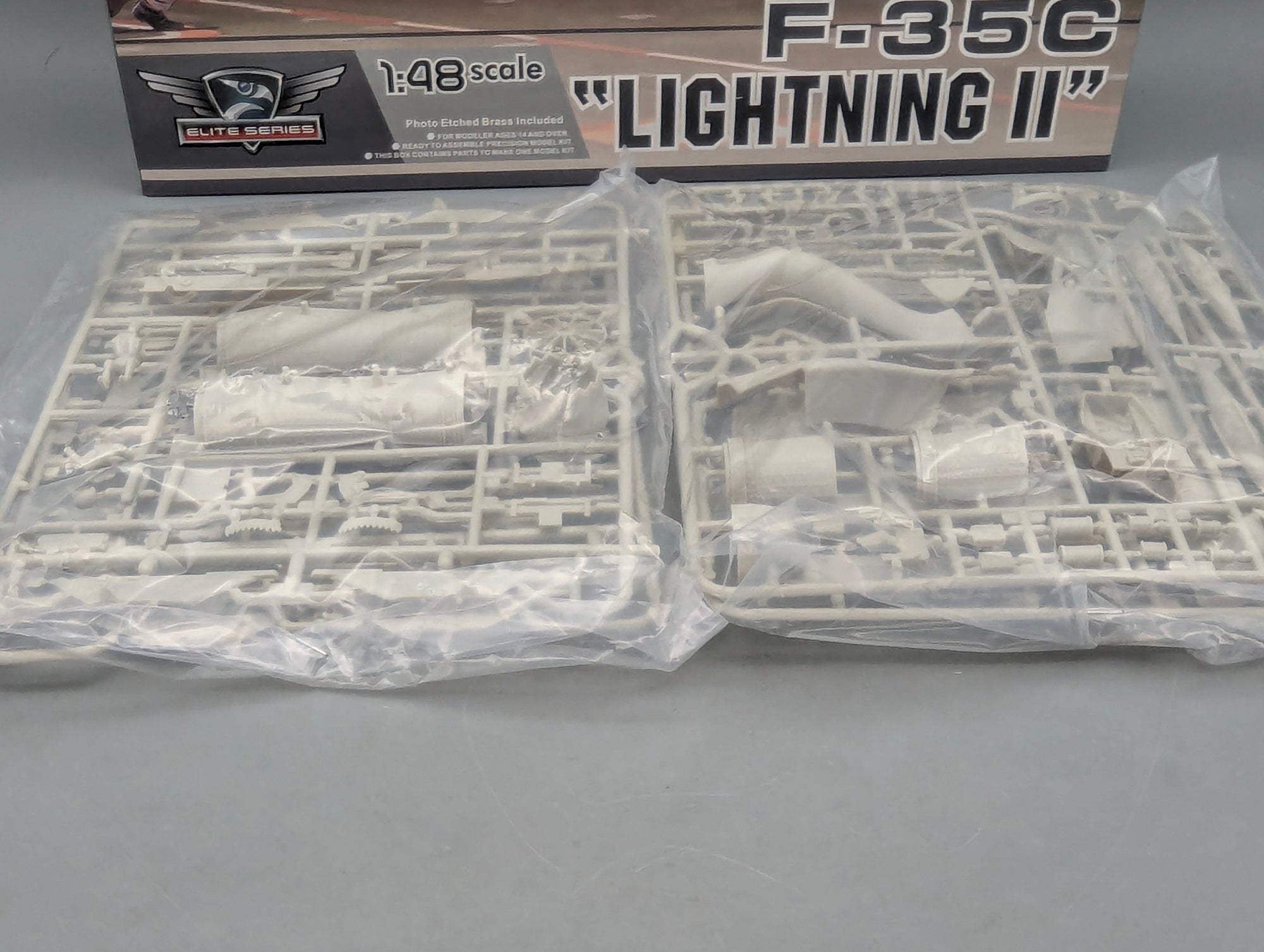 Flugzeug Modell Bausatz 1:48 Kitty Hawk Elite Series KH80132 F-35C Lightning II mit OVP