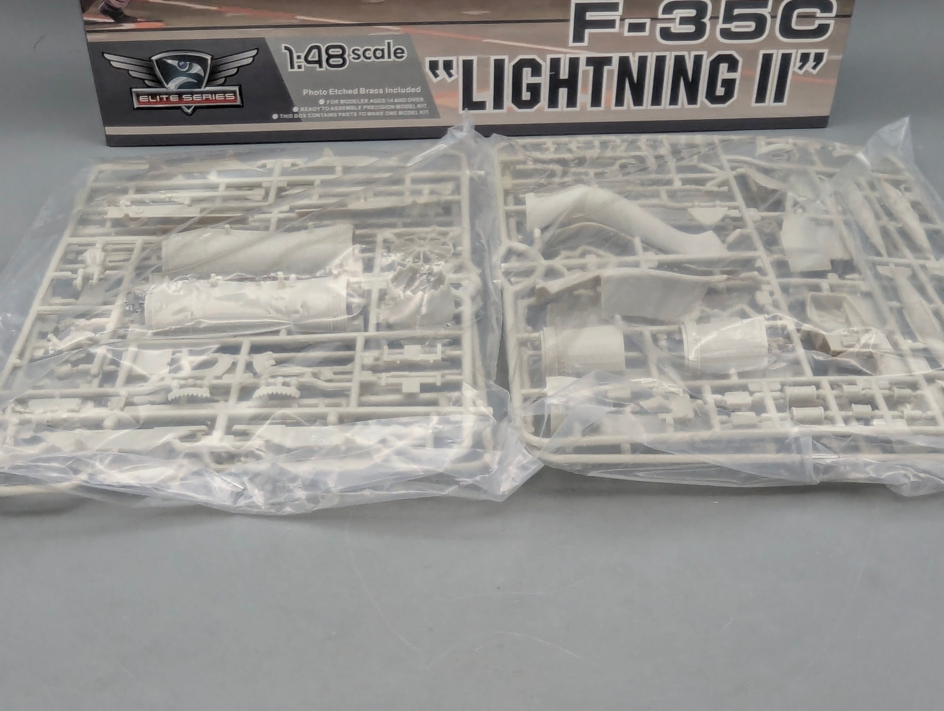Flugzeug Modell Bausatz 1:48 Kitty Hawk Elite Series KH80132 F-35C Lightning II mit OVP