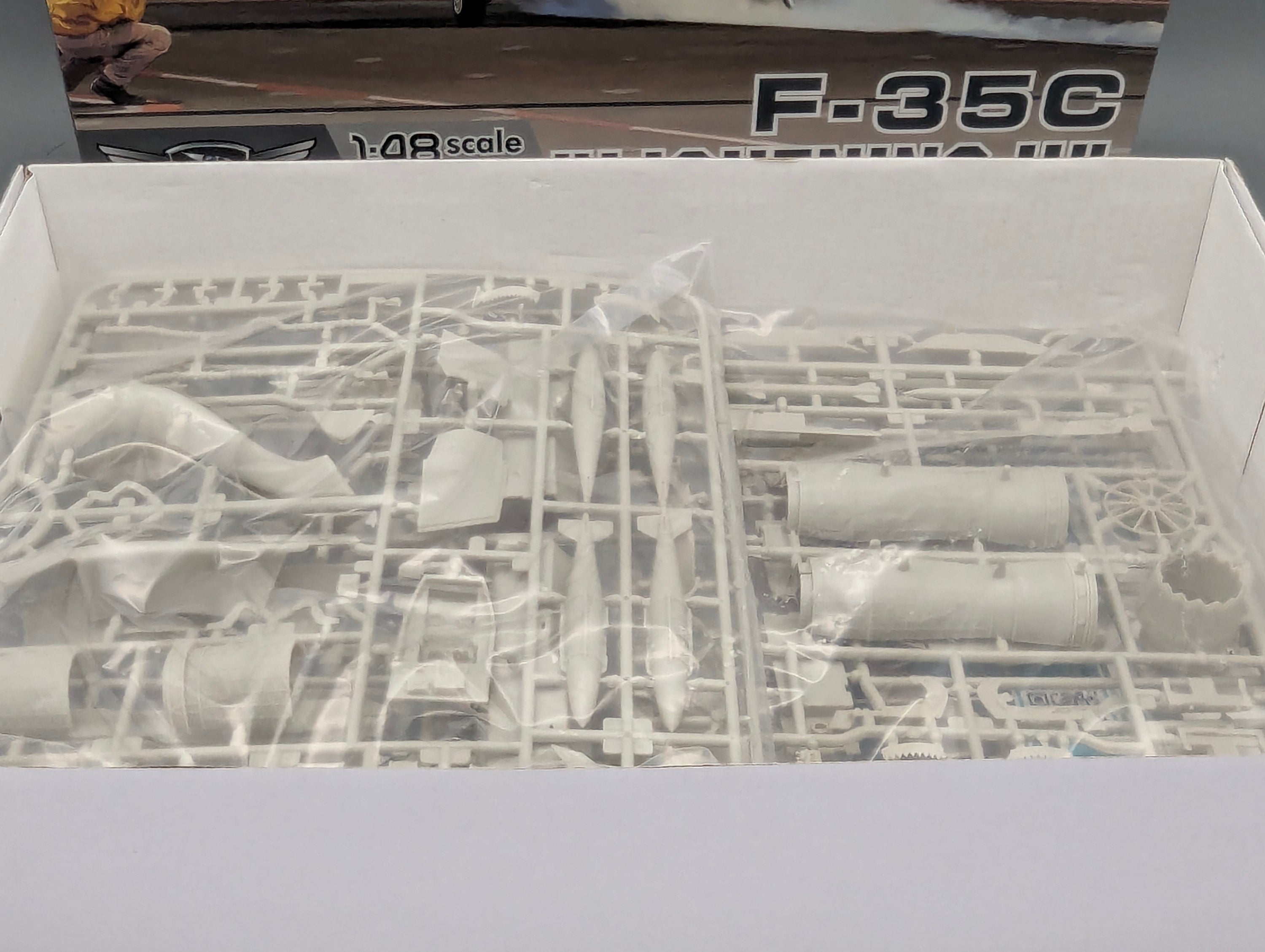 Flugzeug Modell Bausatz 1:48 Kitty Hawk Elite Series KH80132 F-35C Lightning II mit OVP