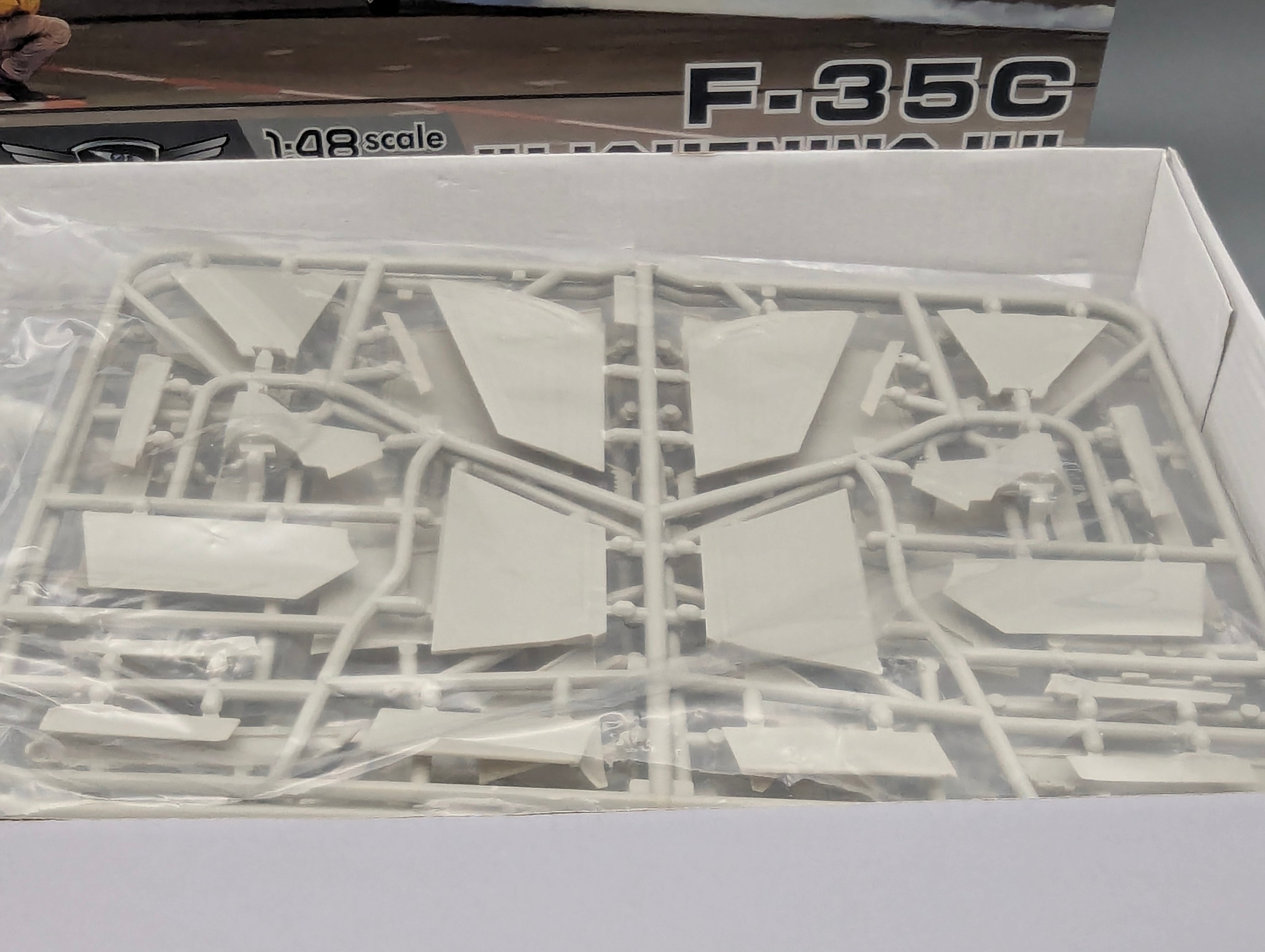 Flugzeug Modell Bausatz 1:48 Kitty Hawk Elite Series KH80132 F-35C Lightning II mit OVP