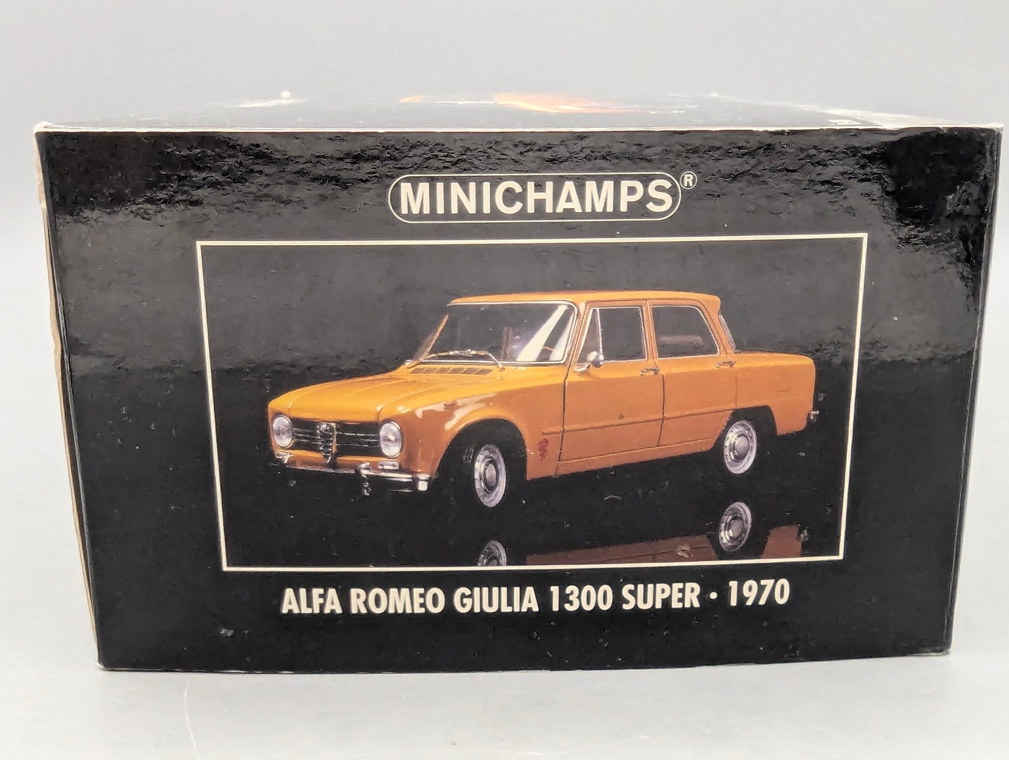 Modellautos 1:18 Minichamps Alfa Romeo Giulia 1300 Super 1970 Ochre Ocker mit OVP