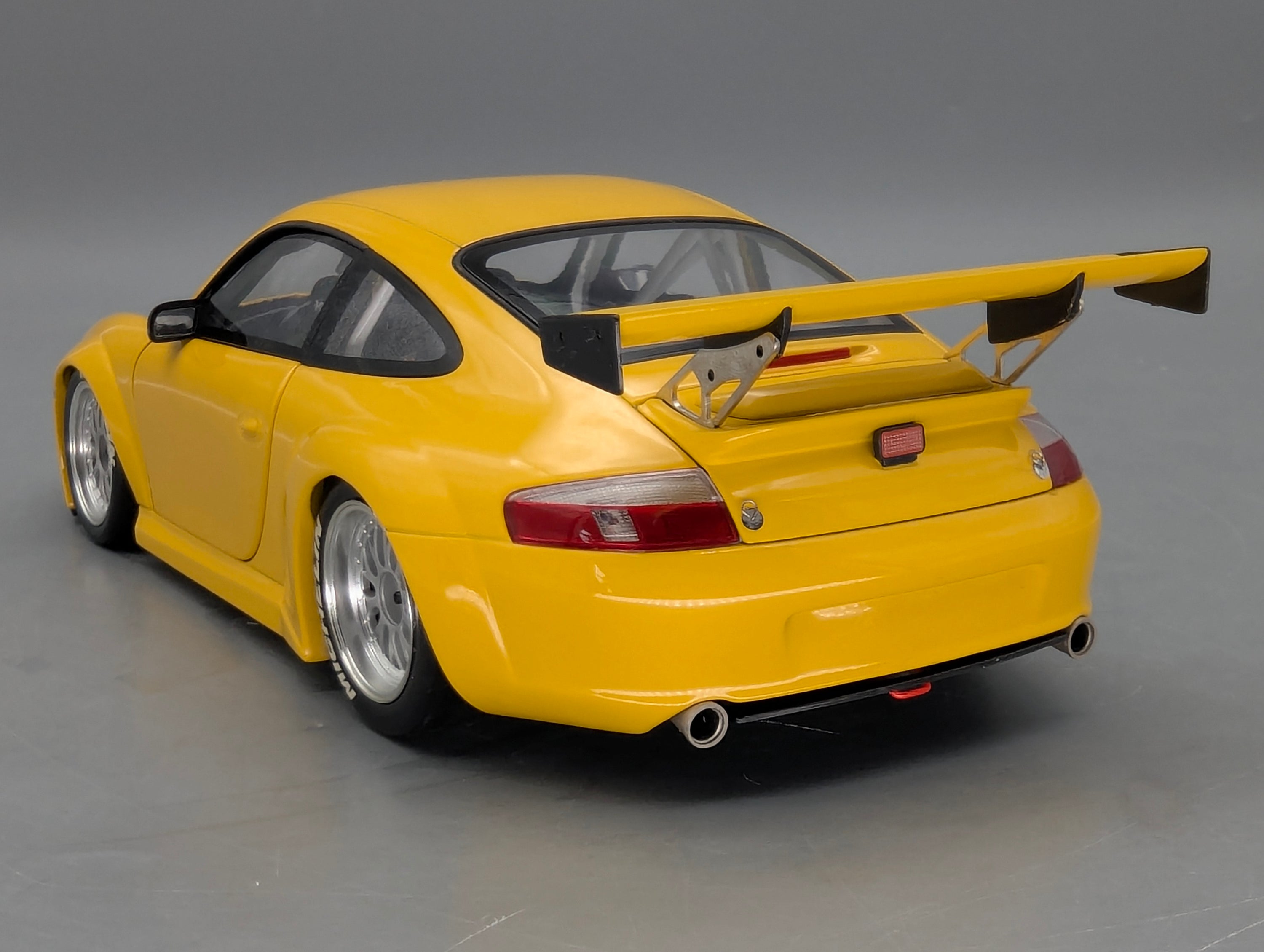 Modellautos 1:18 Minichamps Porsche 911 GT3 RSR ALMS 2004 Gelb mit OVP