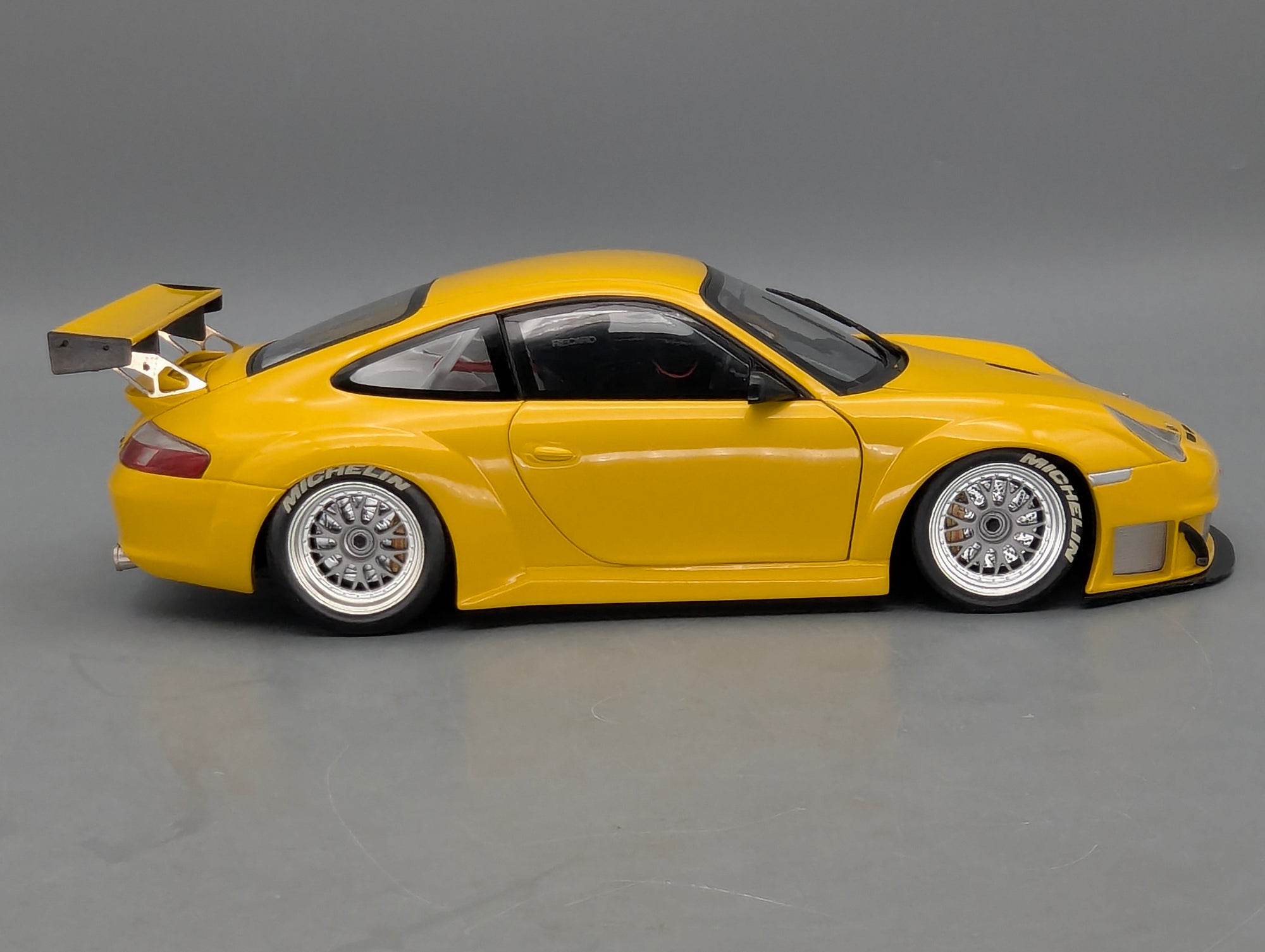 Modellautos 1:18 Minichamps Porsche 911 GT3 RSR ALMS 2004 Gelb mit OVP