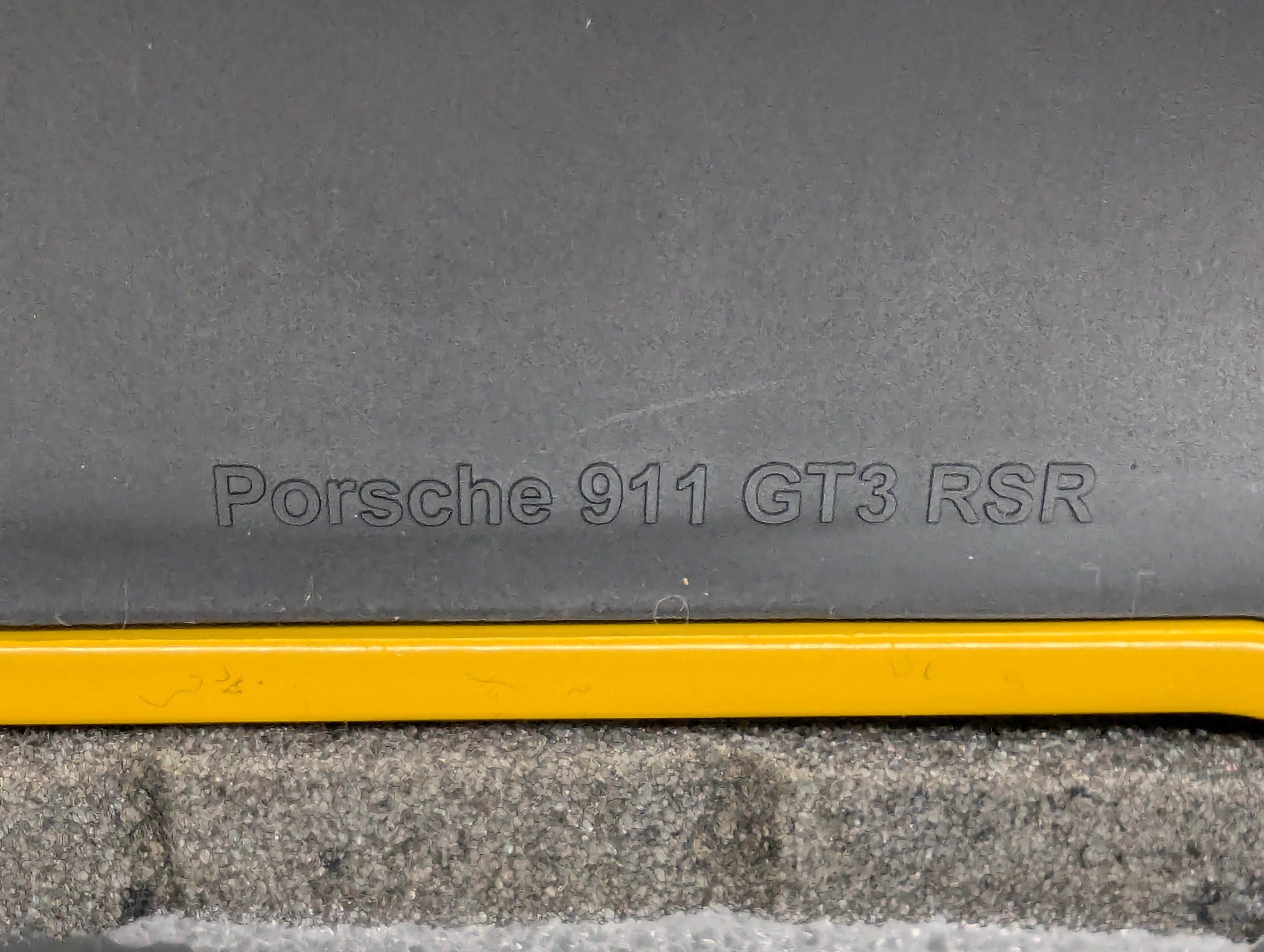 Modellautos 1:18 Minichamps Porsche 911 GT3 RSR ALMS 2004 Gelb mit OVP