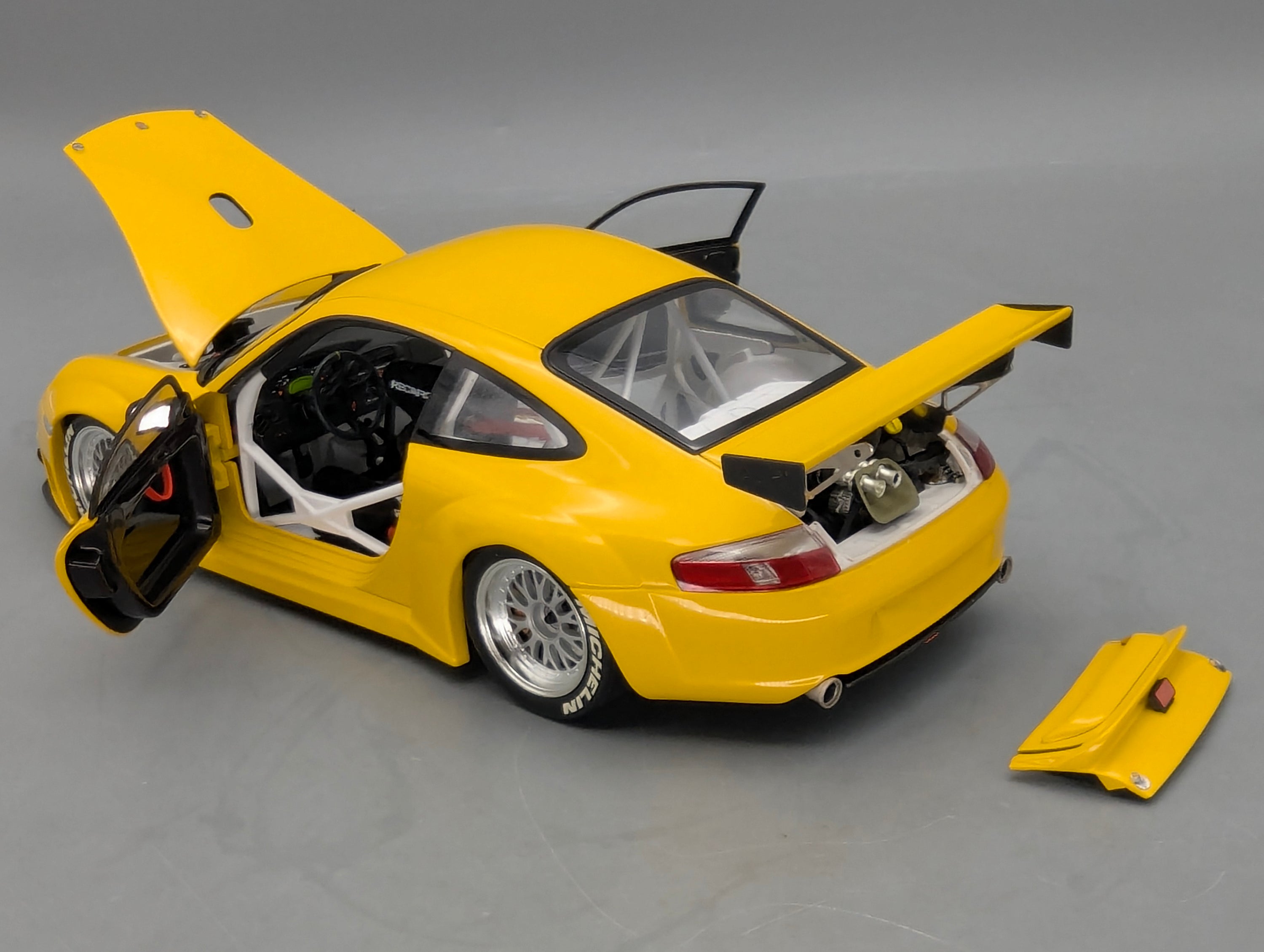Modellautos 1:18 Minichamps Porsche 911 GT3 RSR ALMS 2004 Gelb mit OVP