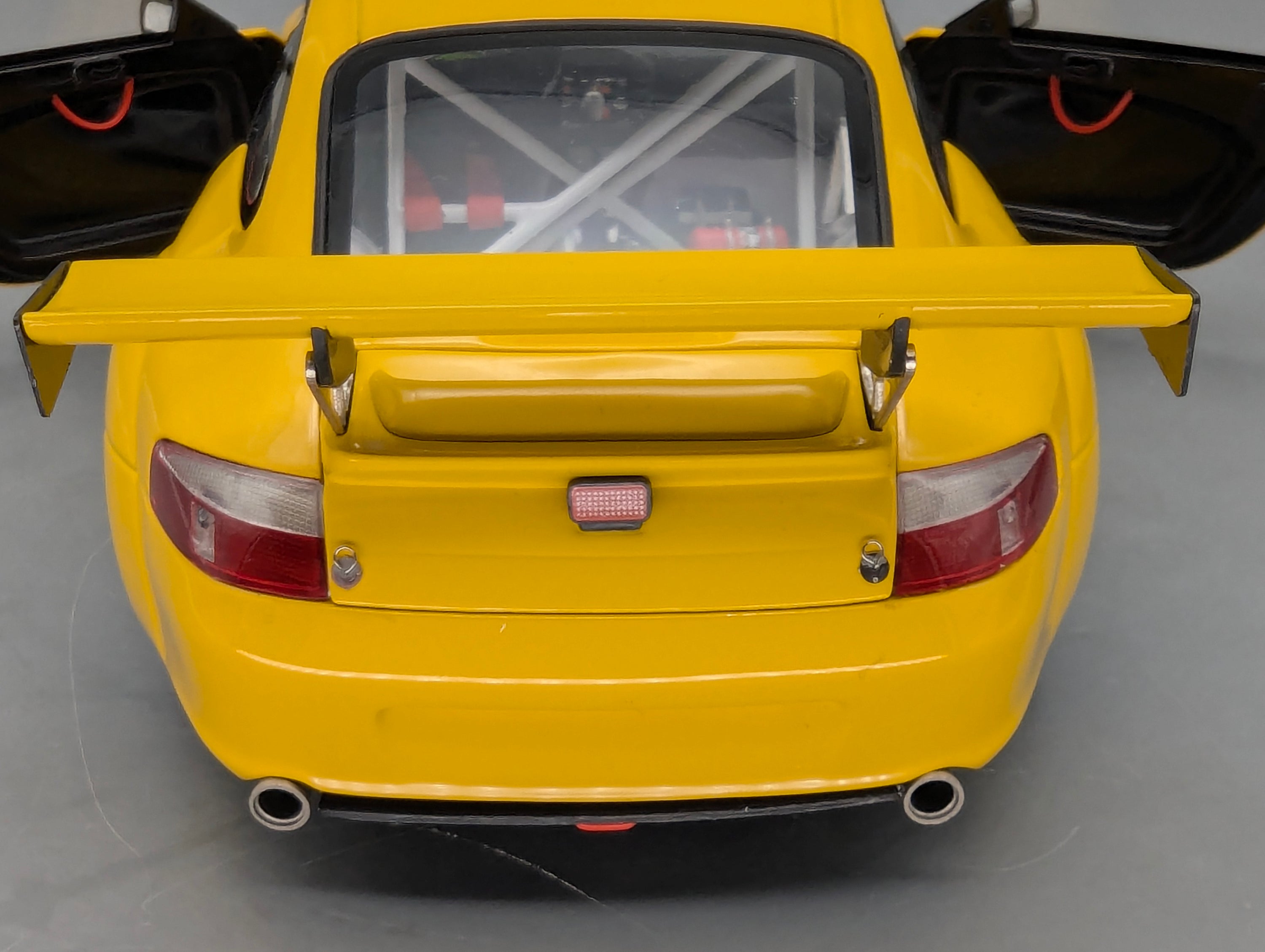 Modellautos 1:18 Minichamps Porsche 911 GT3 RSR ALMS 2004 Gelb mit OVP