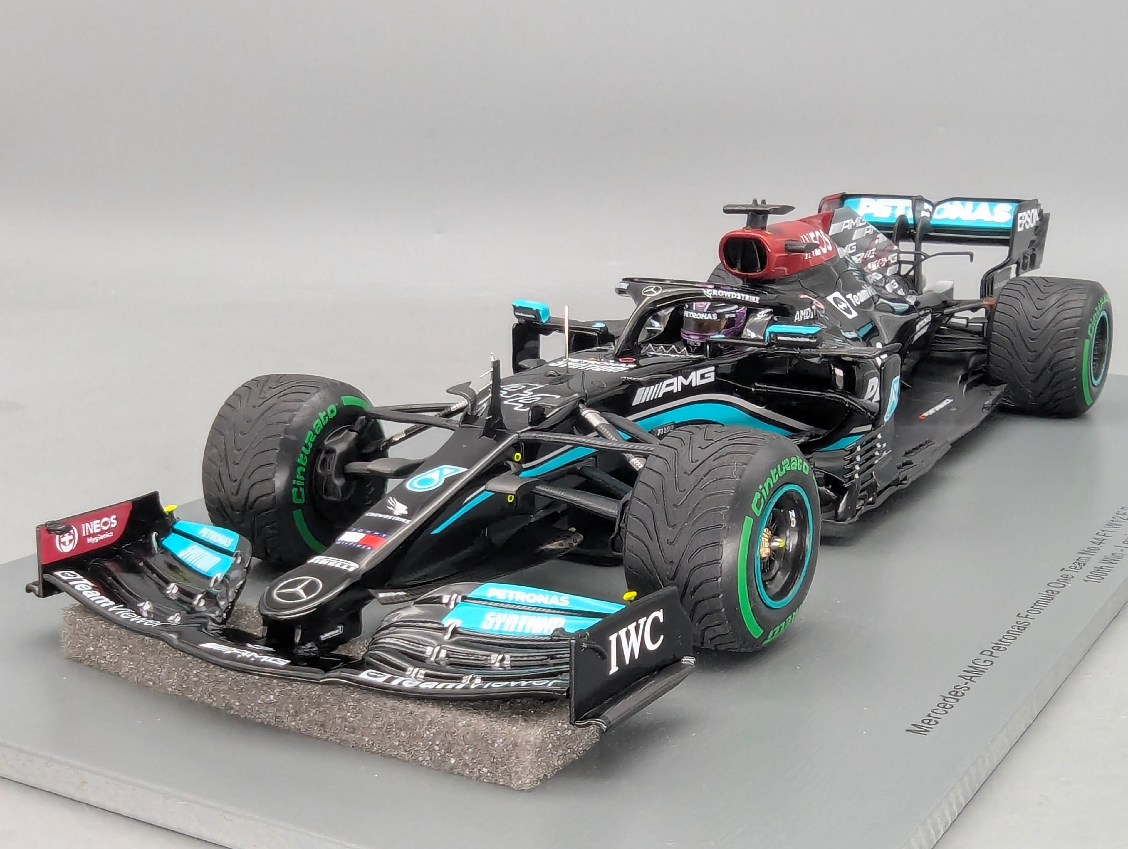 Modellautos 1:18 Spark 18S604 Mercedes AMG F1 W12 E Performance Winner Russian GP 2021 #44 Hamilton OVP