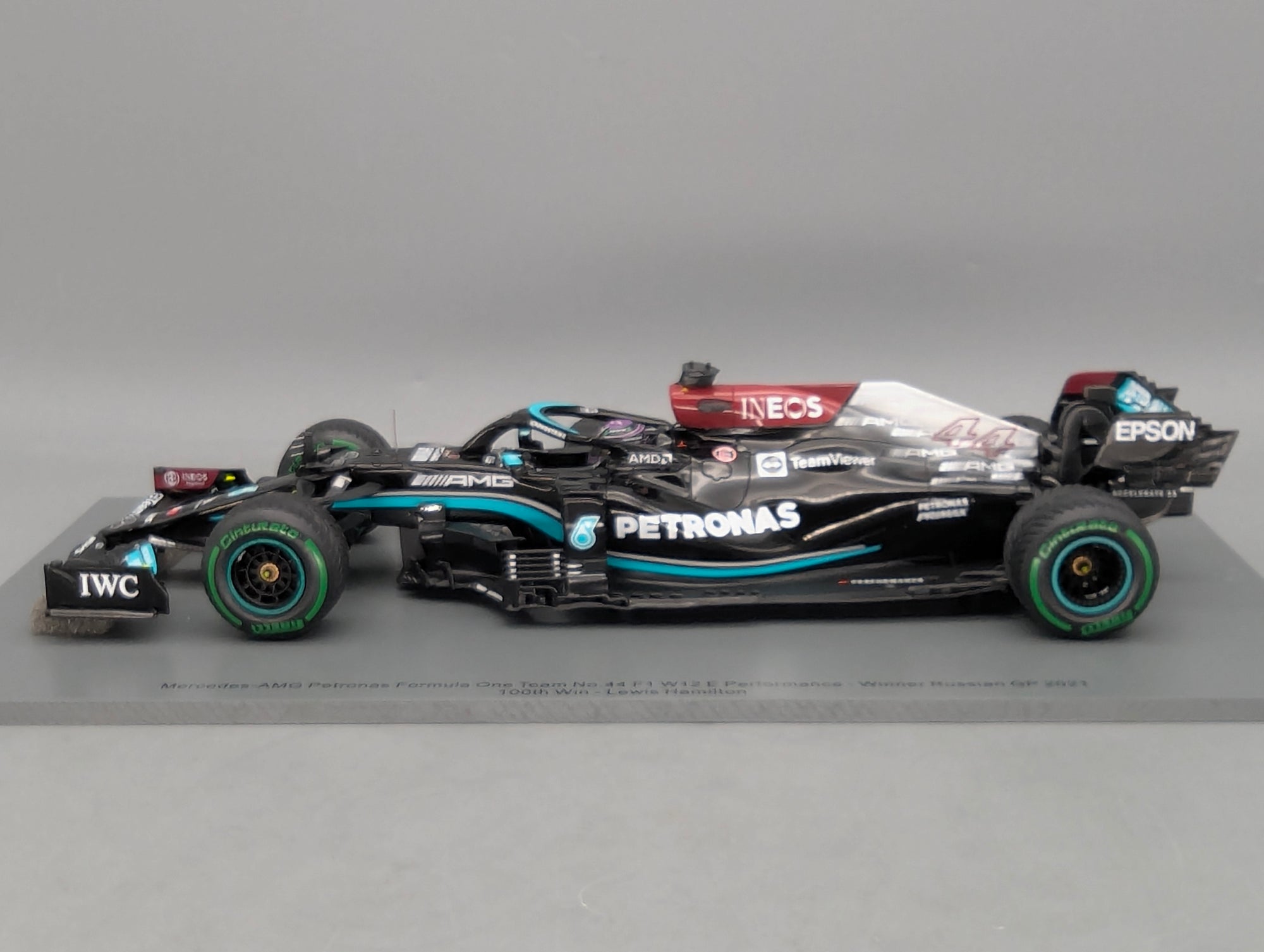 Modellautos 1:18 Spark 18S604 Mercedes AMG F1 W12 E Performance Winner Russian GP 2021 #44 Hamilton OVP