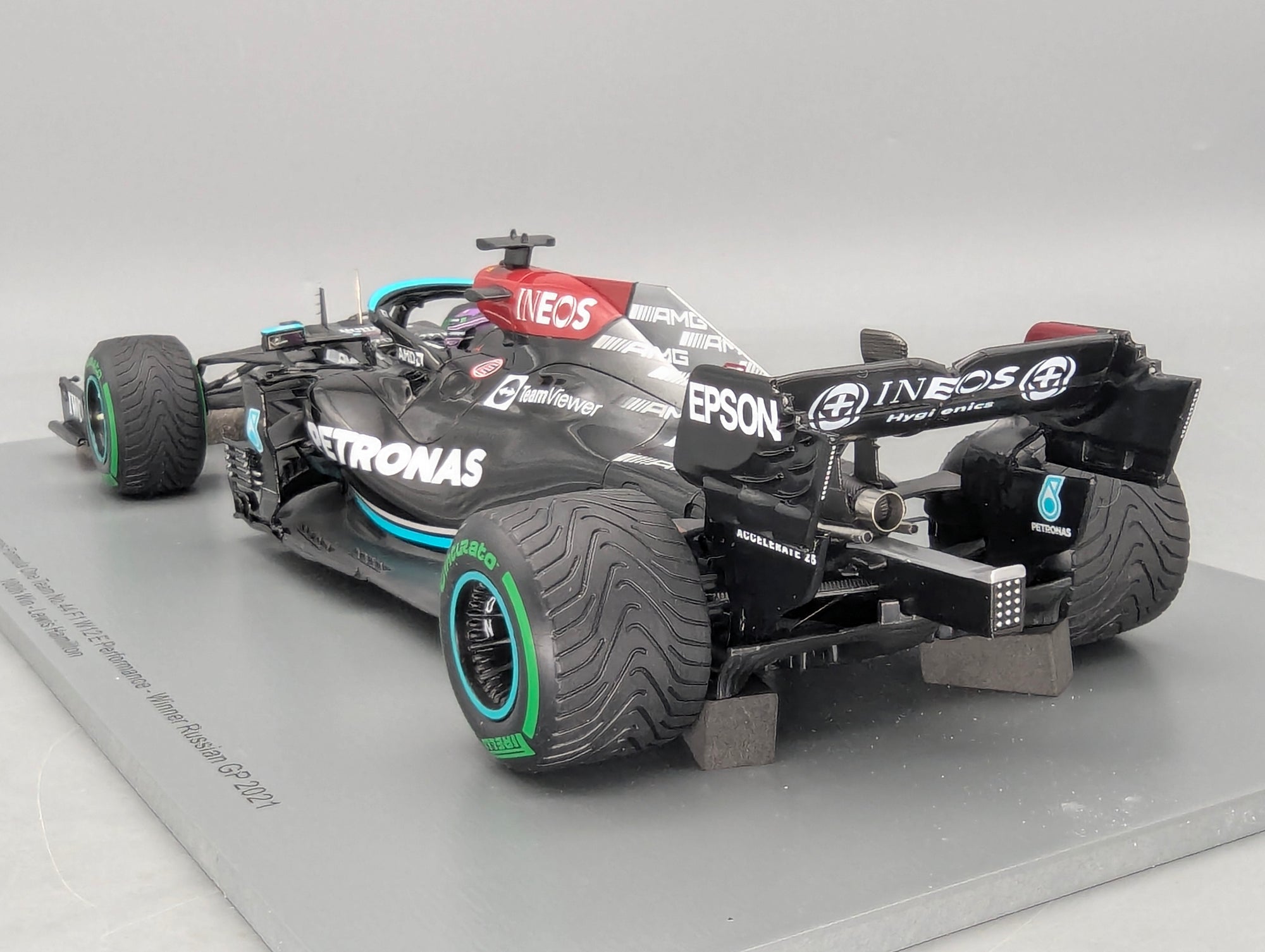 Modellautos 1:18 Spark 18S604 Mercedes AMG F1 W12 E Performance Winner Russian GP 2021 #44 Hamilton OVP