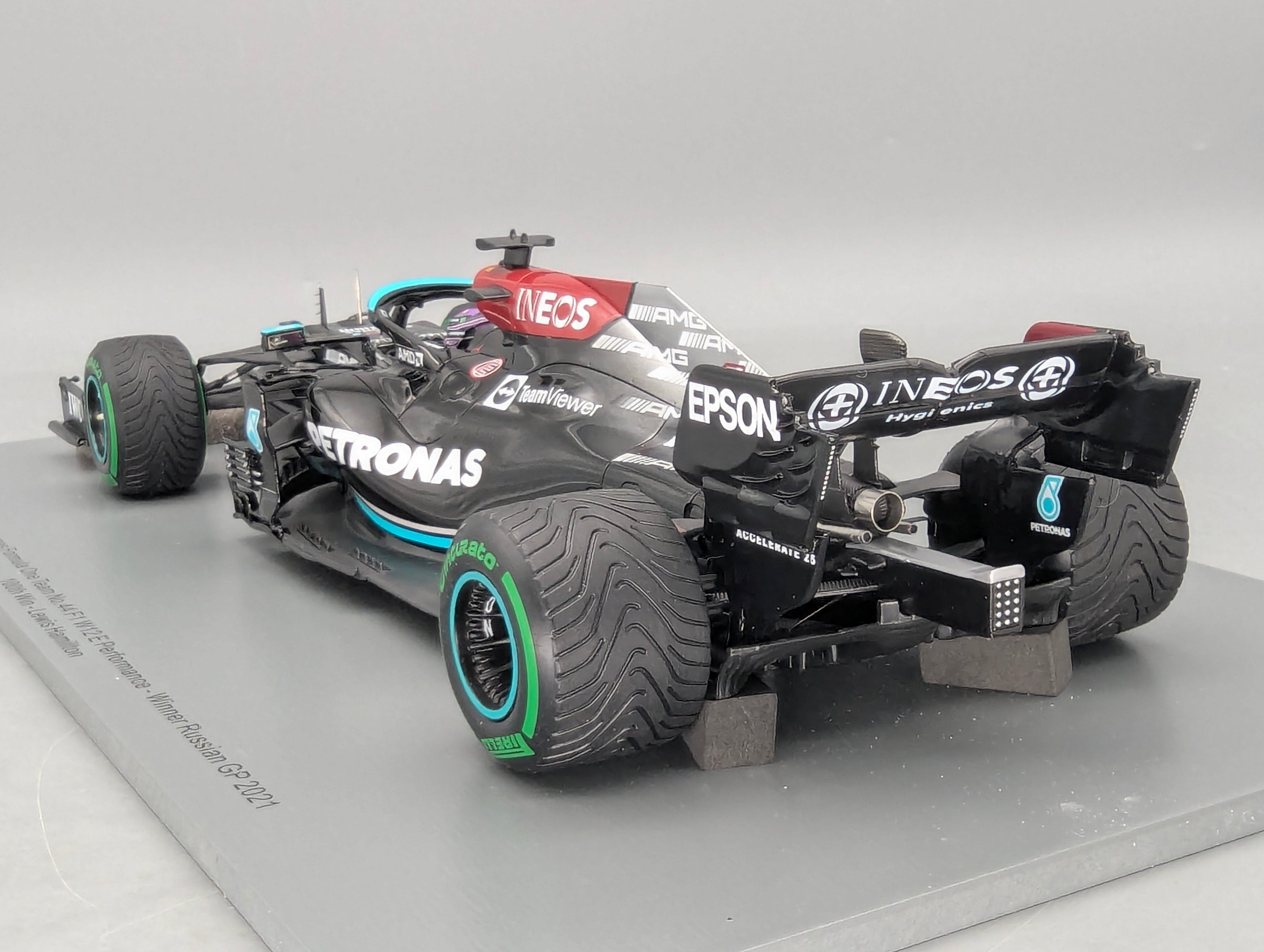 Modellautos 1:18 Spark 18S604 Mercedes AMG F1 W12 E Performance Winner Russian GP 2021 #44 Hamilton OVP