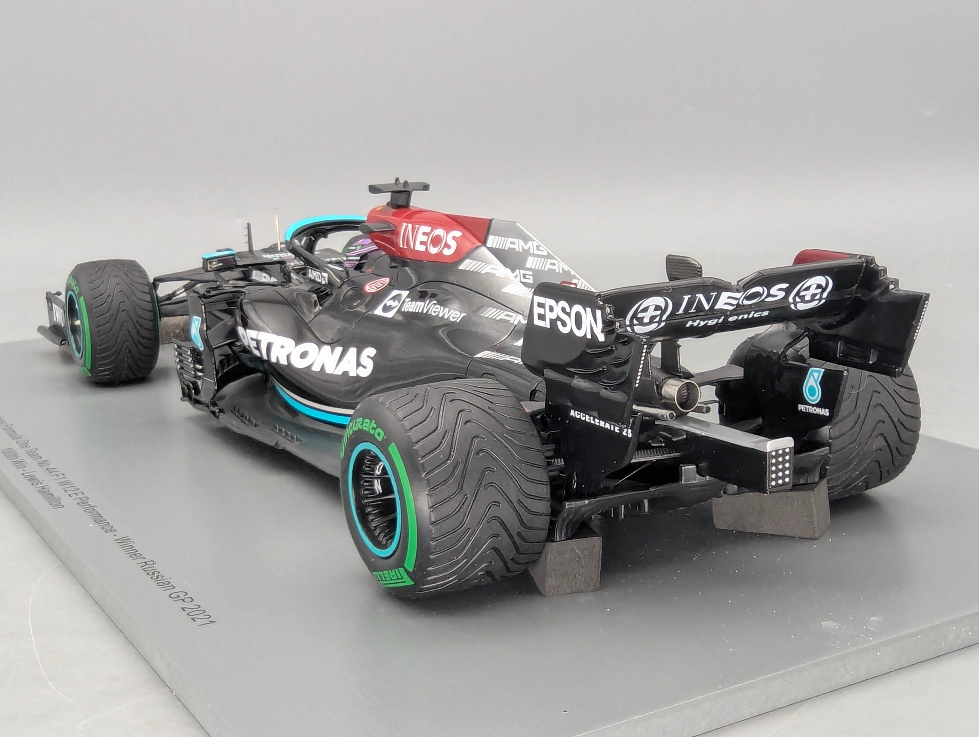 Modellautos 1:18 Spark 18S604 Mercedes AMG F1 W12 E Performance Winner Russian GP 2021 #44 Hamilton OVP