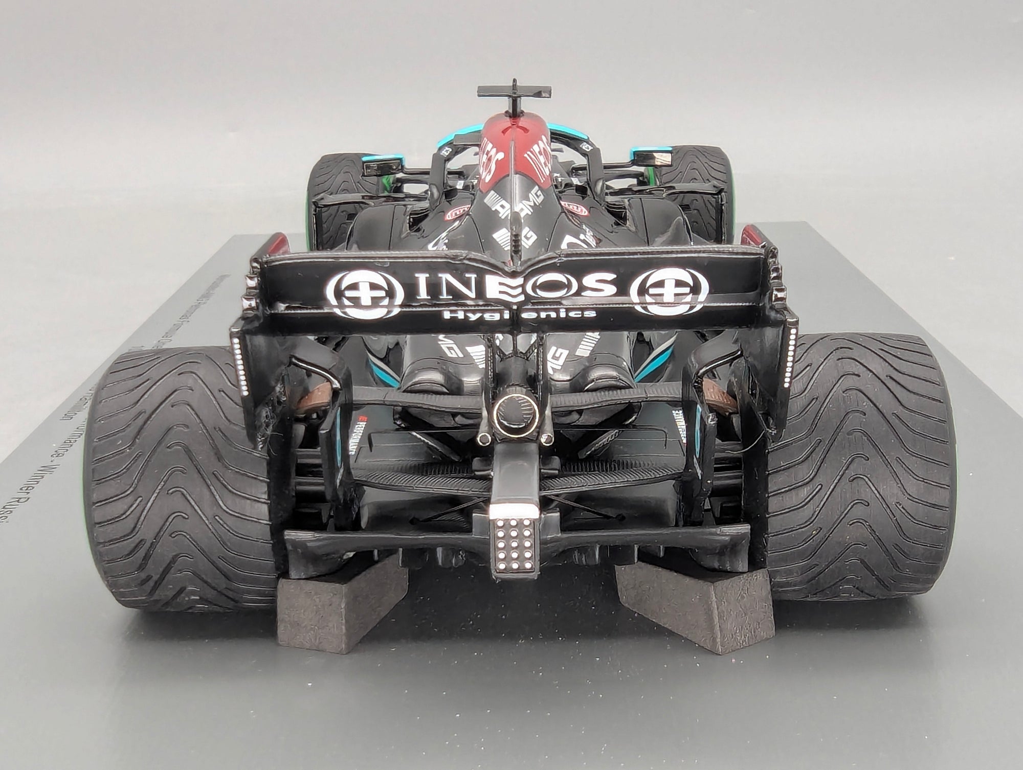 Modellautos 1:18 Spark 18S604 Mercedes AMG F1 W12 E Performance Winner Russian GP 2021 #44 Hamilton OVP