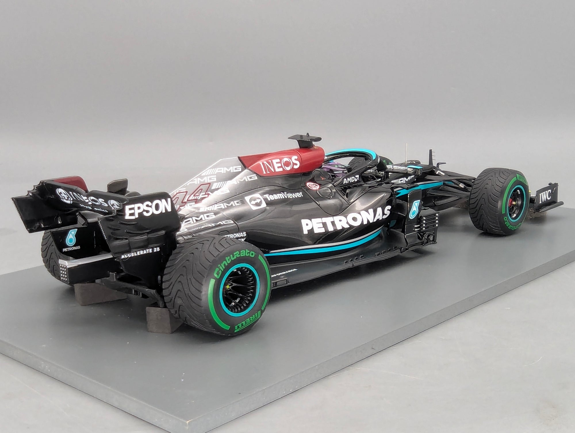 Modellautos 1:18 Spark 18S604 Mercedes AMG F1 W12 E Performance Winner Russian GP 2021 #44 Hamilton OVP