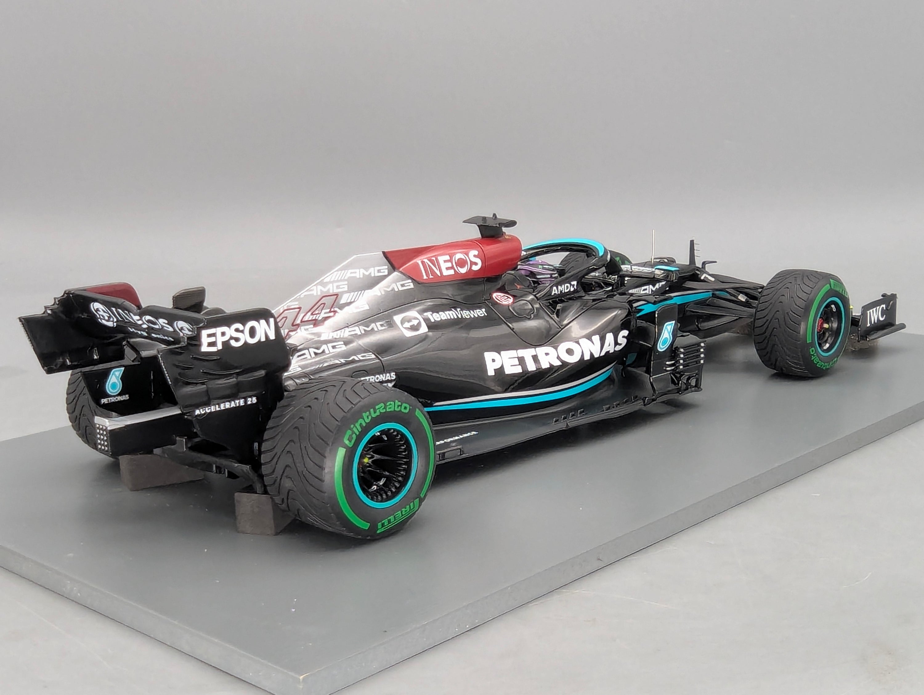 Modellautos 1:18 Spark 18S604 Mercedes AMG F1 W12 E Performance Winner Russian GP 2021 #44 Hamilton OVP