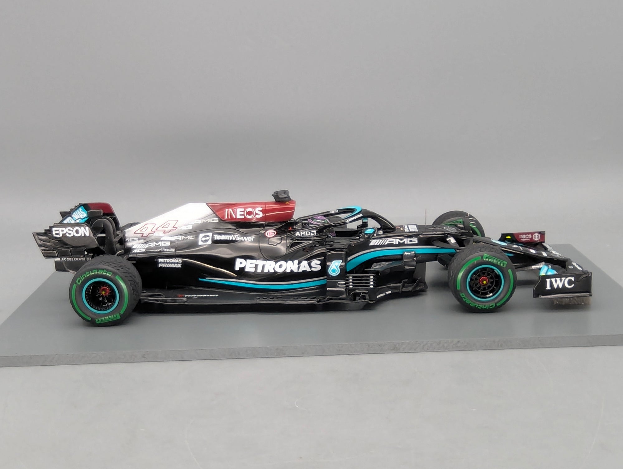 Modellautos 1:18 Spark 18S604 Mercedes AMG F1 W12 E Performance Winner Russian GP 2021 #44 Hamilton OVP