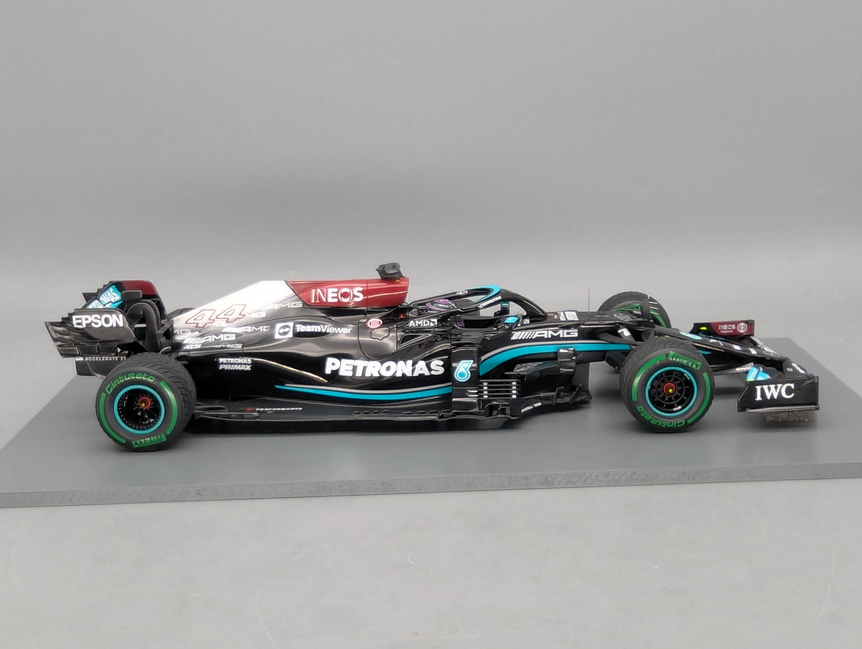 Modellautos 1:18 Spark 18S604 Mercedes AMG F1 W12 E Performance Winner Russian GP 2021 #44 Hamilton OVP