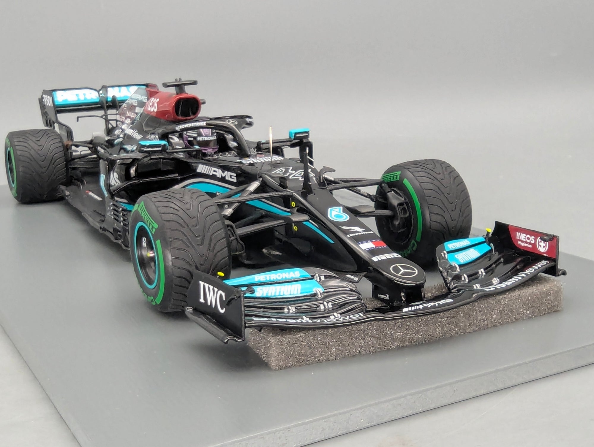 Modellautos 1:18 Spark 18S604 Mercedes AMG F1 W12 E Performance Winner Russian GP 2021 #44 Hamilton OVP