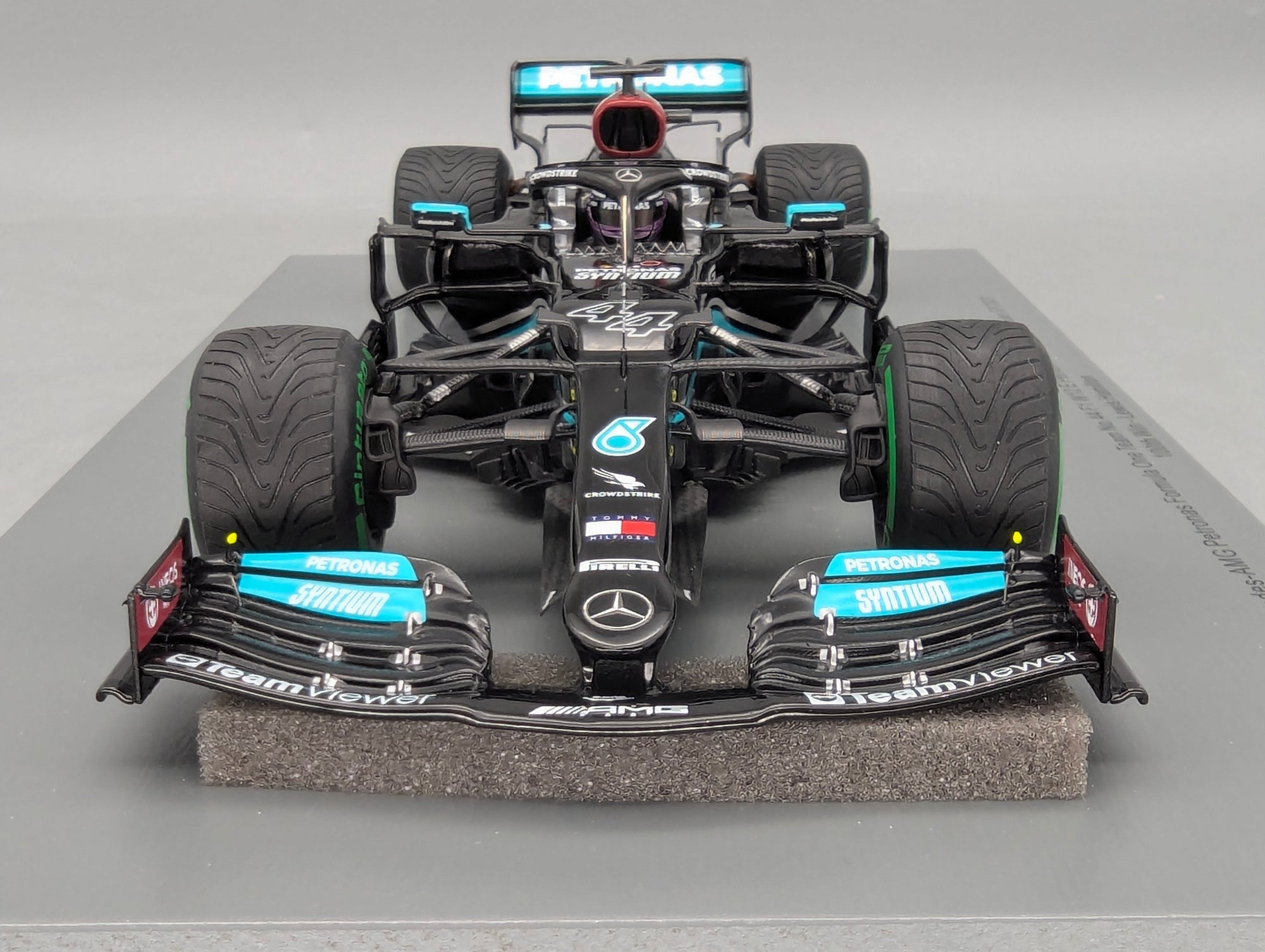 Modellautos 1:18 Spark 18S604 Mercedes AMG F1 W12 E Performance Winner Russian GP 2021 #44 Hamilton OVP