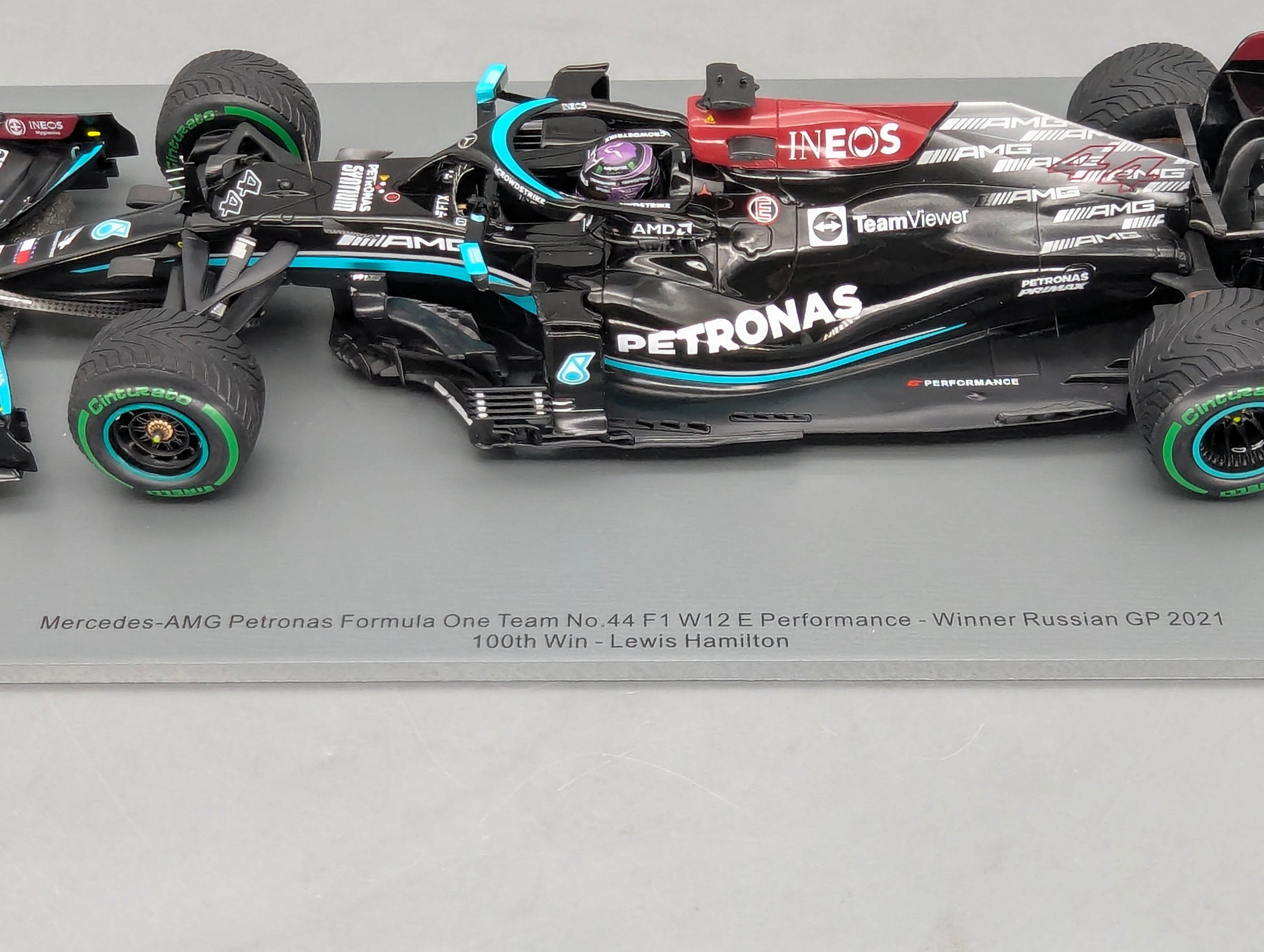 Modellautos 1:18 Spark 18S604 Mercedes AMG F1 W12 E Performance Winner Russian GP 2021 #44 Hamilton OVP