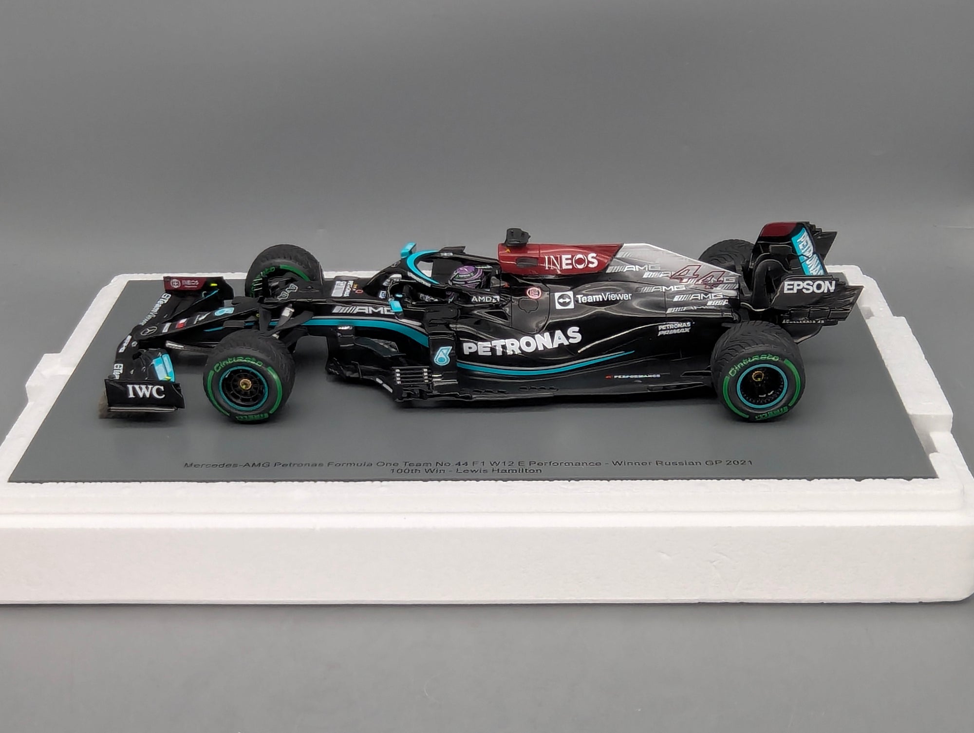 Modellautos 1:18 Spark 18S604 Mercedes AMG F1 W12 E Performance Winner Russian GP 2021 #44 Hamilton OVP