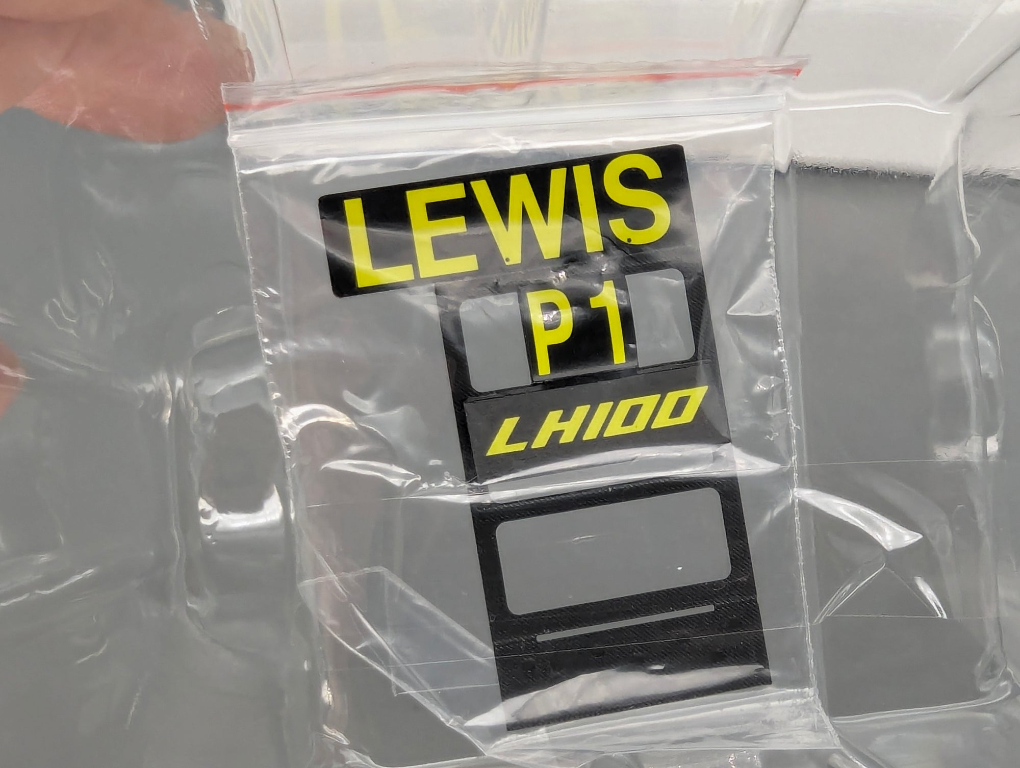 Modellautos 1:18 Spark 18S604 Mercedes AMG F1 W12 E Performance Winner Russian GP 2021 #44 Hamilton OVP