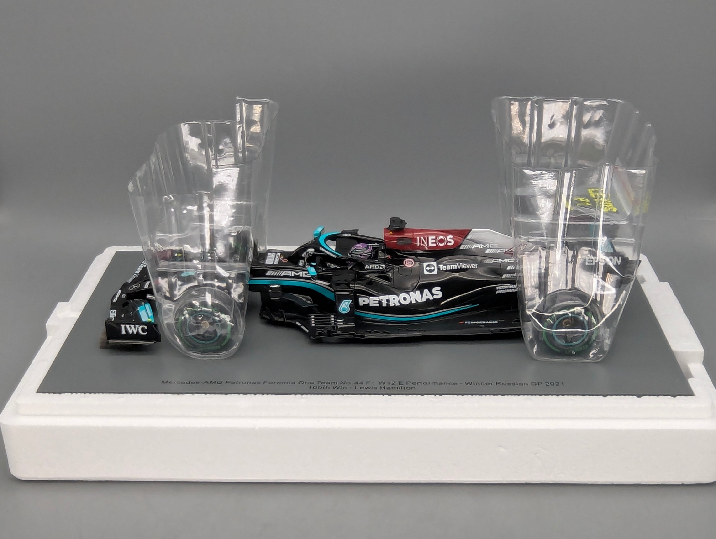 Modellautos 1:18 Spark 18S604 Mercedes AMG F1 W12 E Performance Winner Russian GP 2021 #44 Hamilton OVP