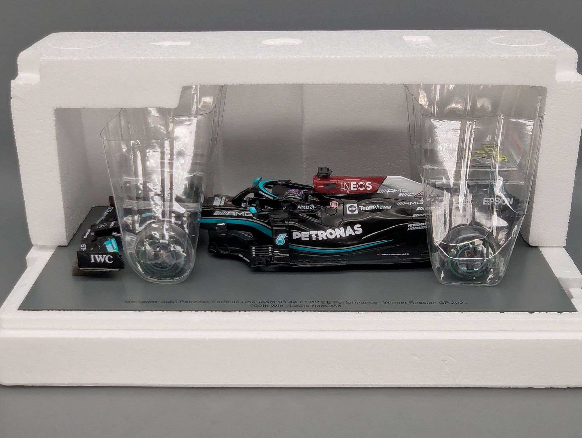 Modellautos 1:18 Spark 18S604 Mercedes AMG F1 W12 E Performance Winner Russian GP 2021 #44 Hamilton OVP