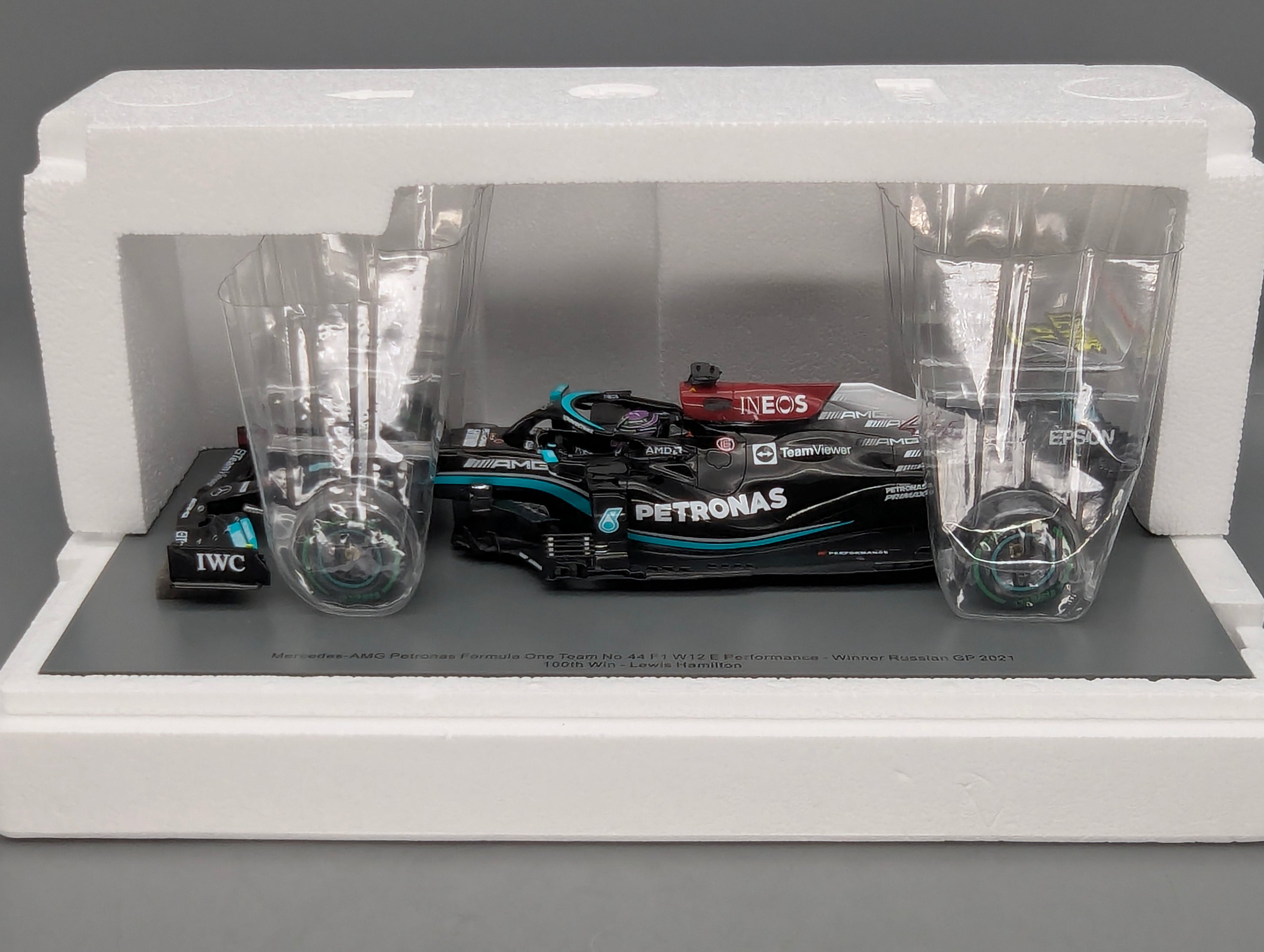 Modellautos 1:18 Spark 18S604 Mercedes AMG F1 W12 E Performance Winner Russian GP 2021 #44 Hamilton OVP