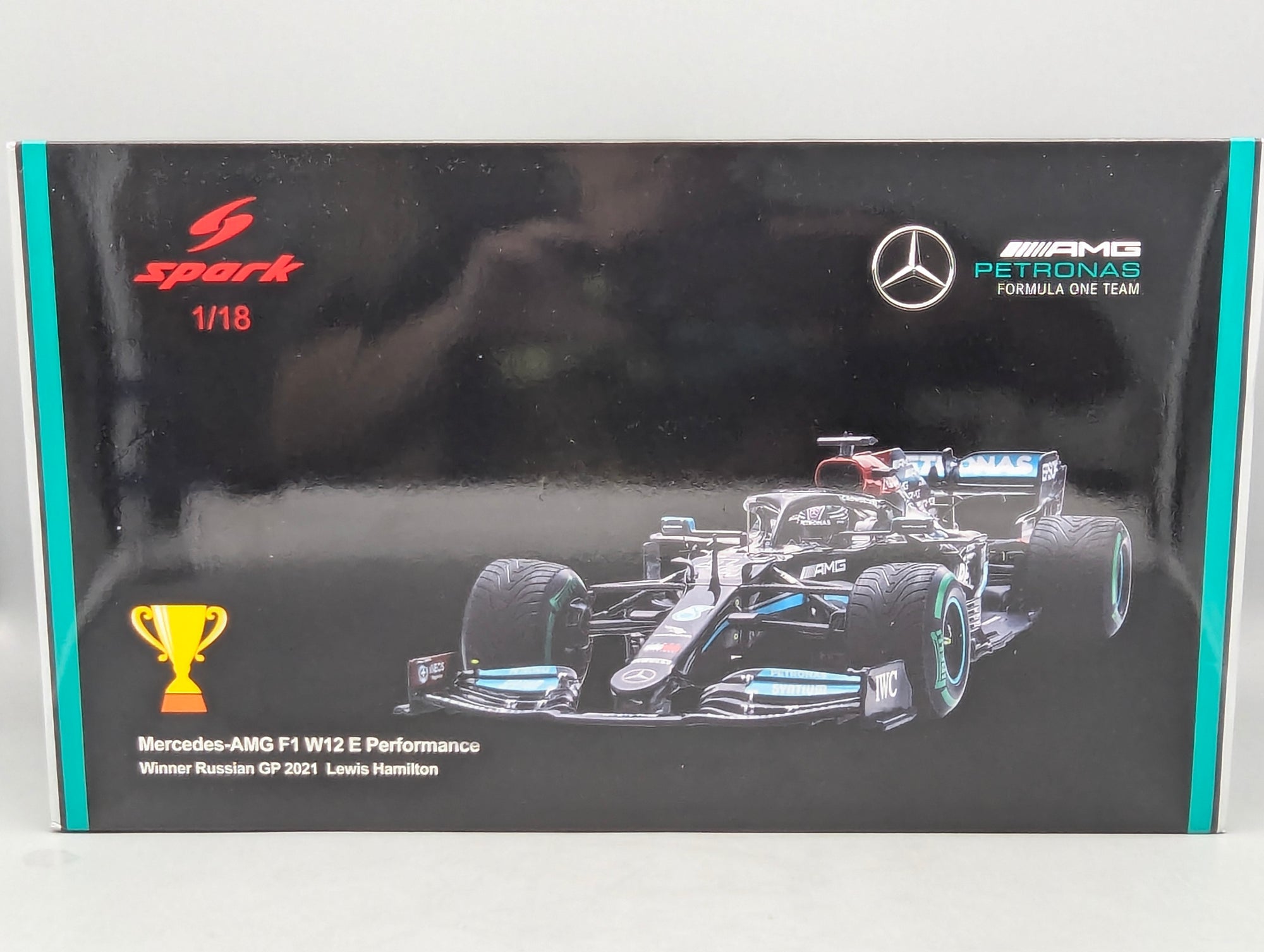 Modellautos 1:18 Spark 18S604 Mercedes AMG F1 W12 E Performance Winner Russian GP 2021 #44 Hamilton OVP