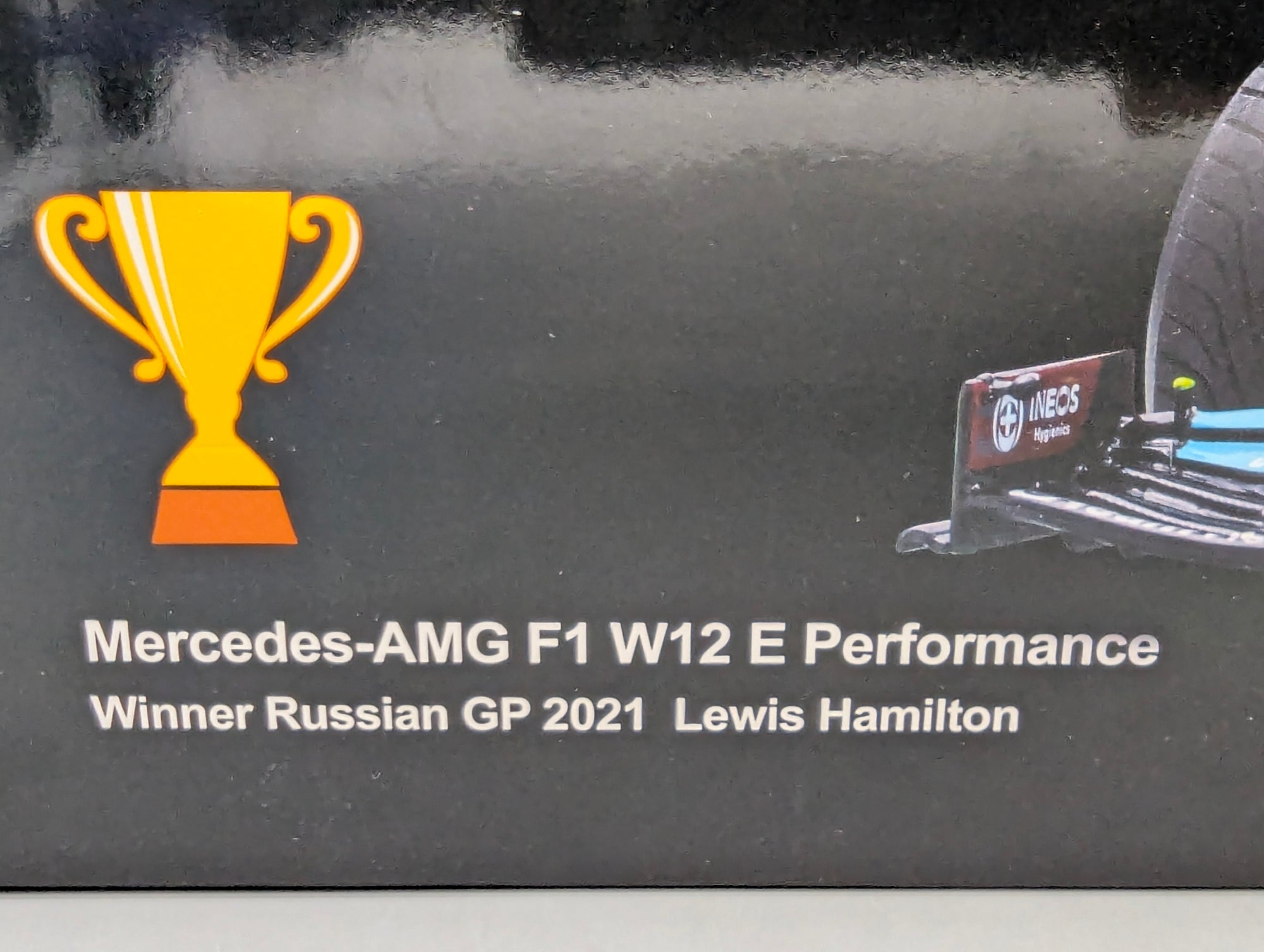 Modellautos 1:18 Spark 18S604 Mercedes AMG F1 W12 E Performance Winner Russian GP 2021 #44 Hamilton OVP