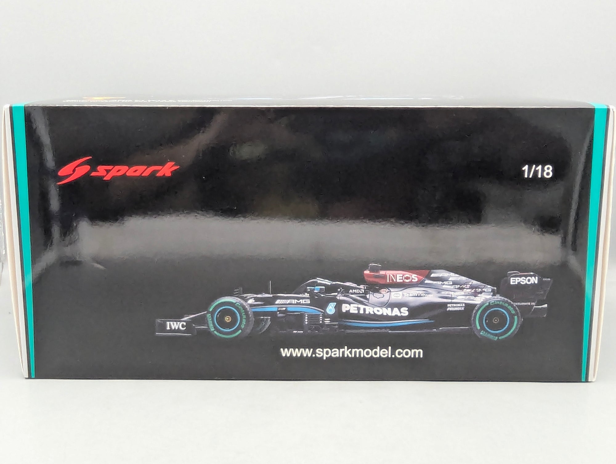 Modellautos 1:18 Spark 18S604 Mercedes AMG F1 W12 E Performance Winner Russian GP 2021 #44 Hamilton OVP